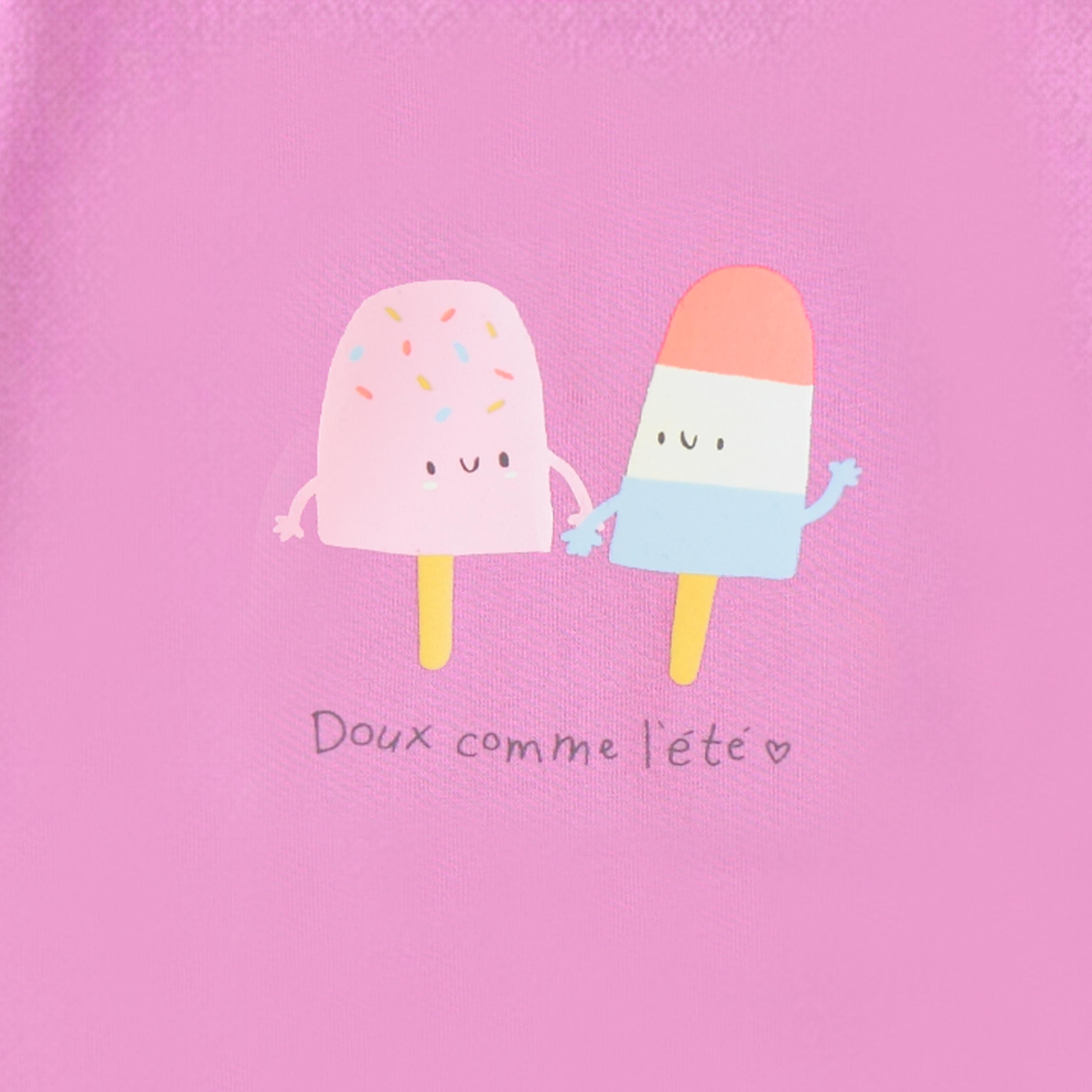 Zoom détails du cache-couche mauve avec illustration, bébé