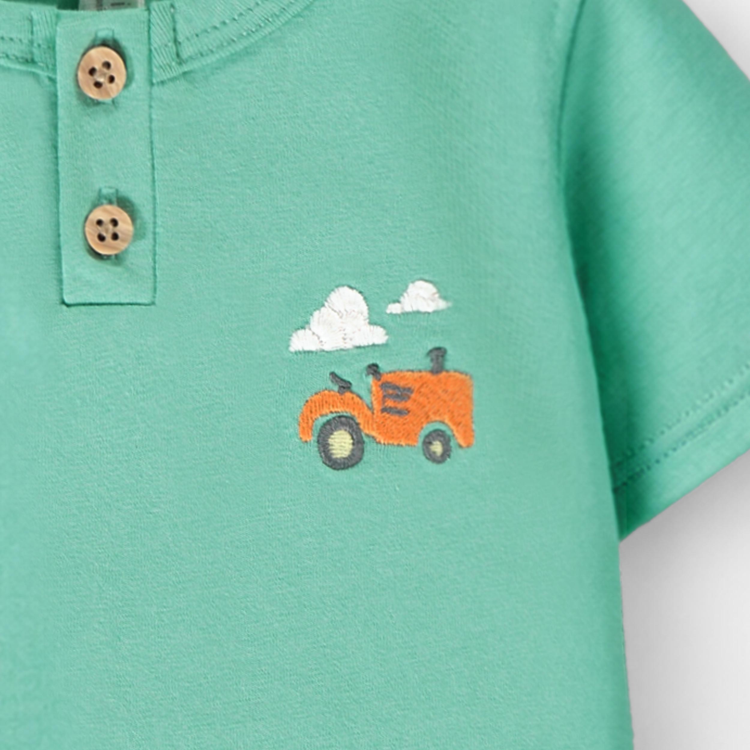 Zoom détails du cache-couche vert avec illustration, naissance