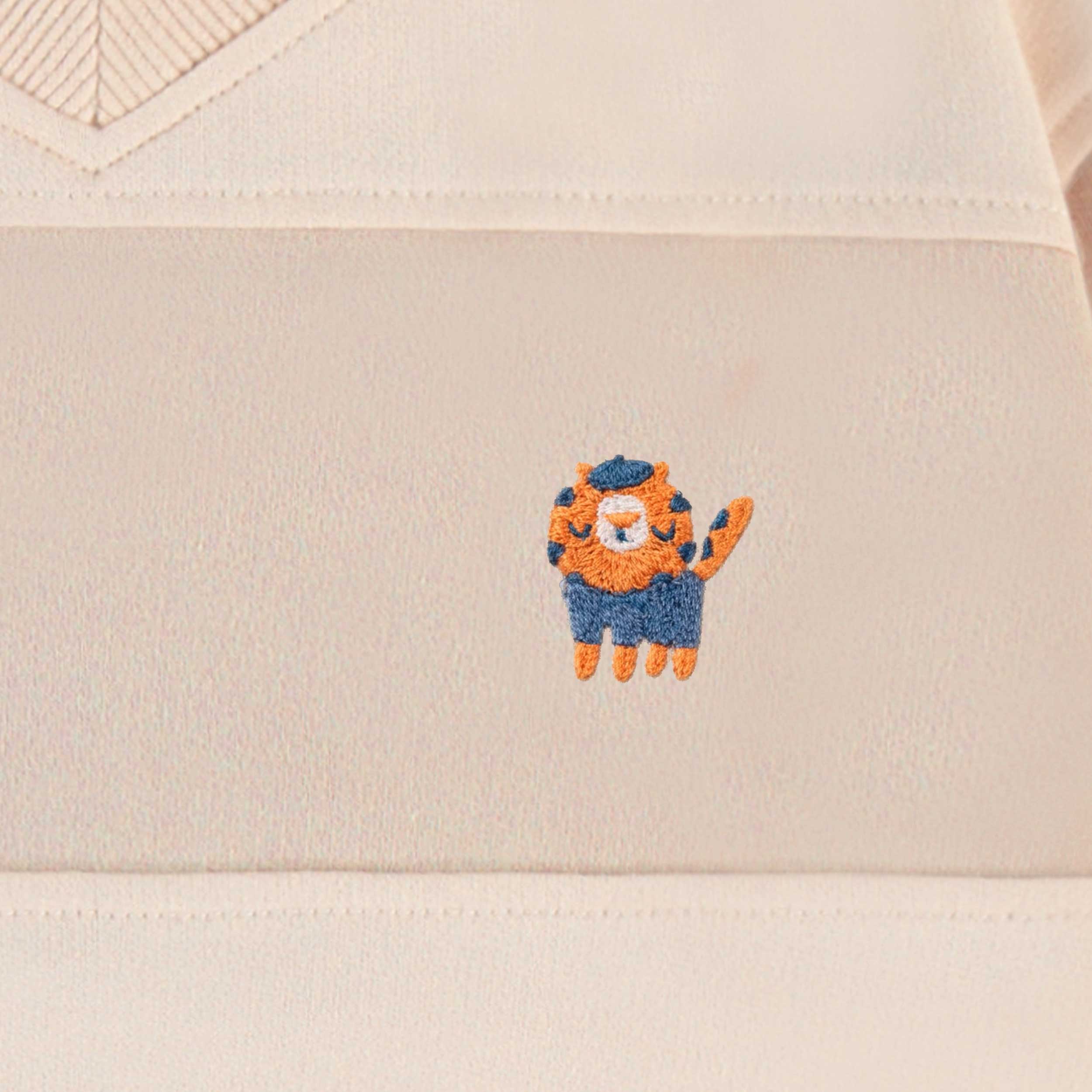 Zoom détails du chandail beige en tricot français, bébé