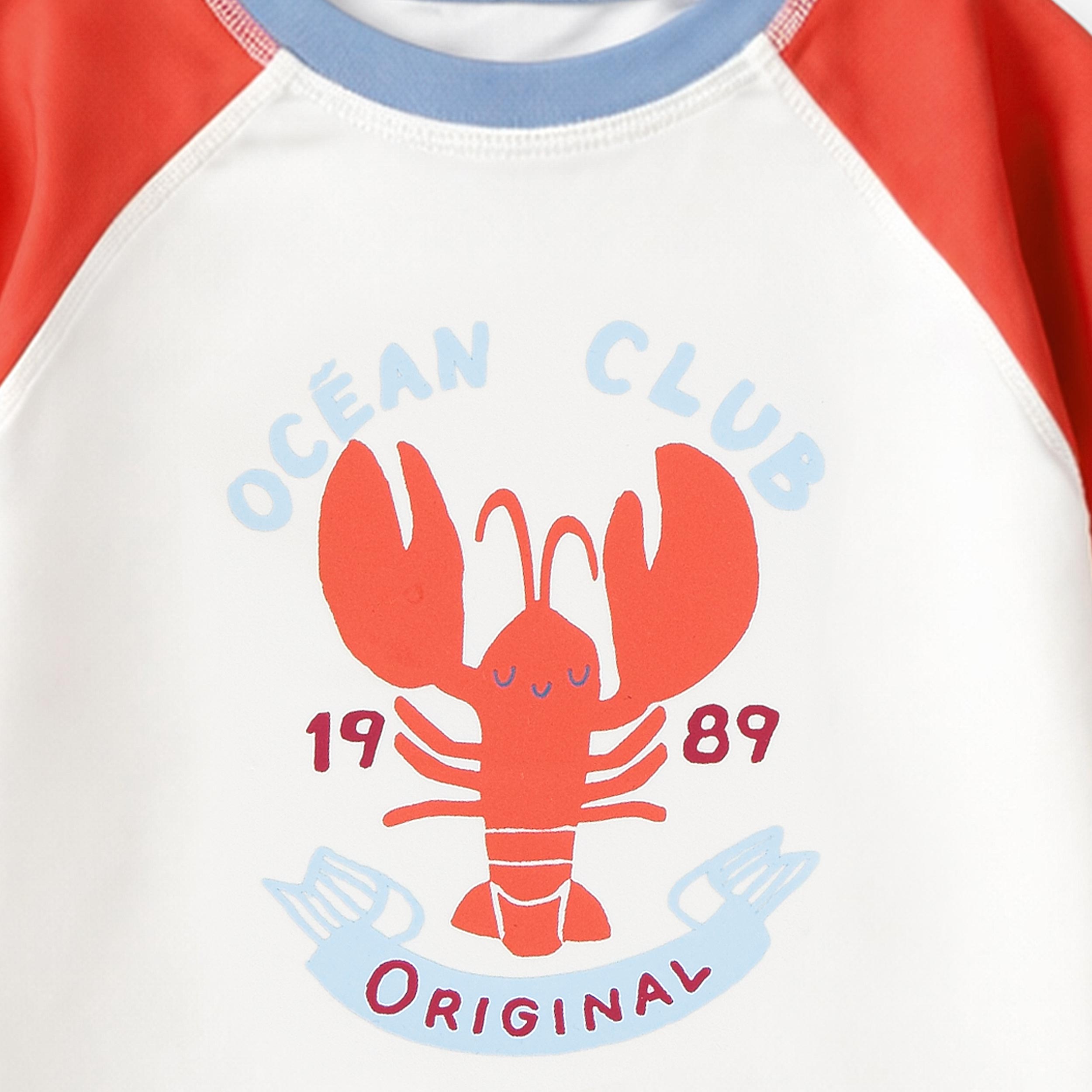 Zoom détails du chandail de bain rouge et crème avec homard, bébé