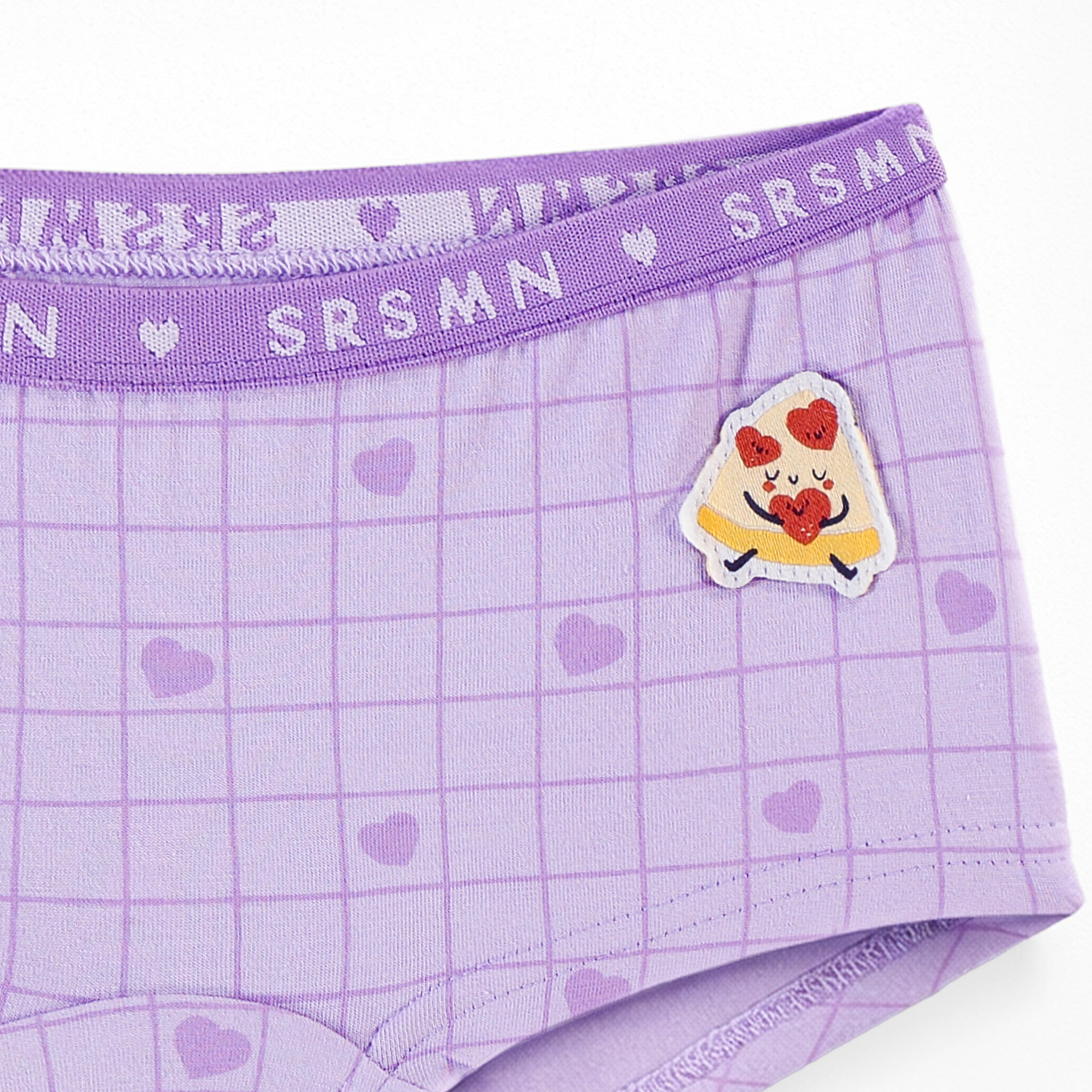 Zoom détails de la culotte garçonne mauve avec cœurs et pizza, enfant