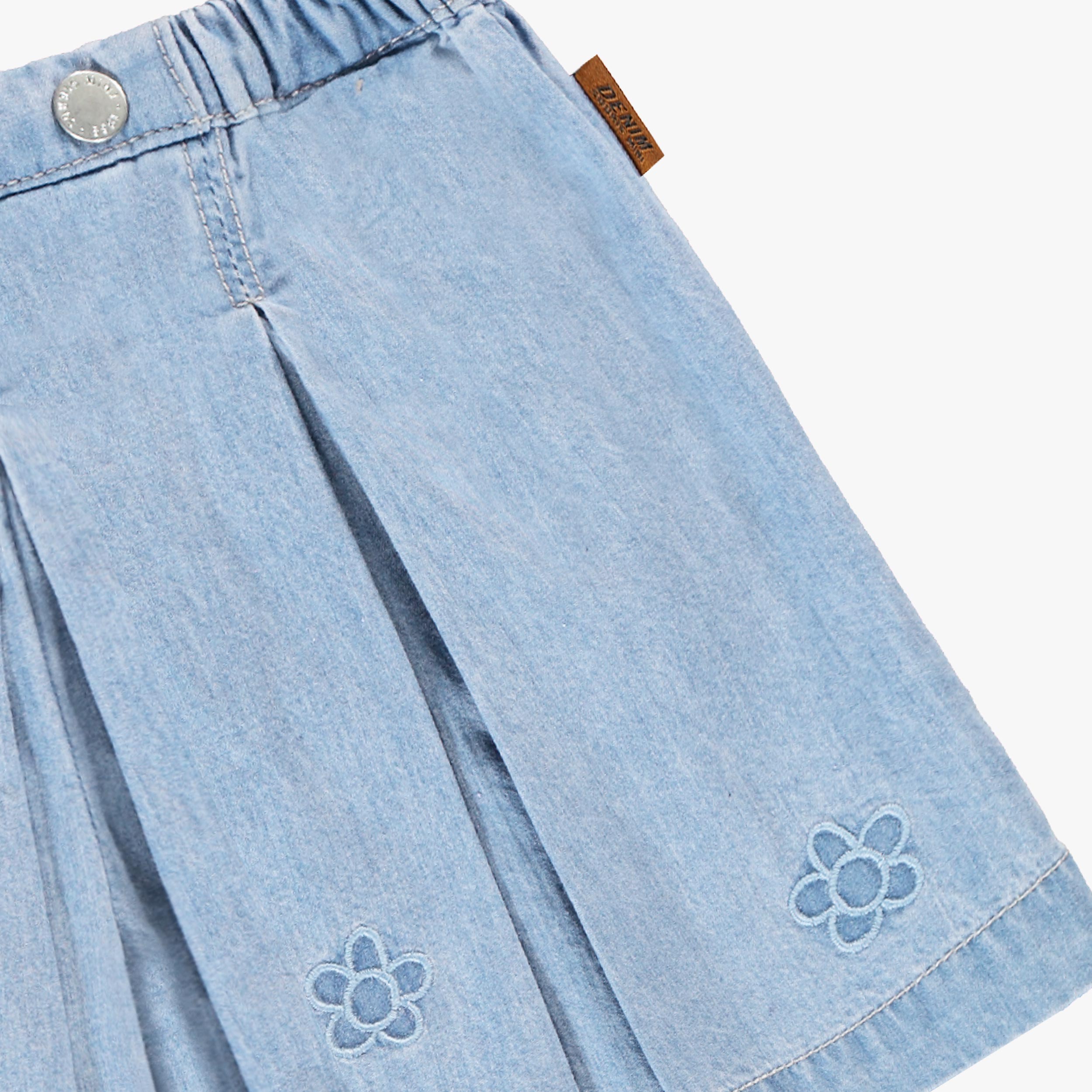 Zoom détails de la jupe-short en denim léger, bébé