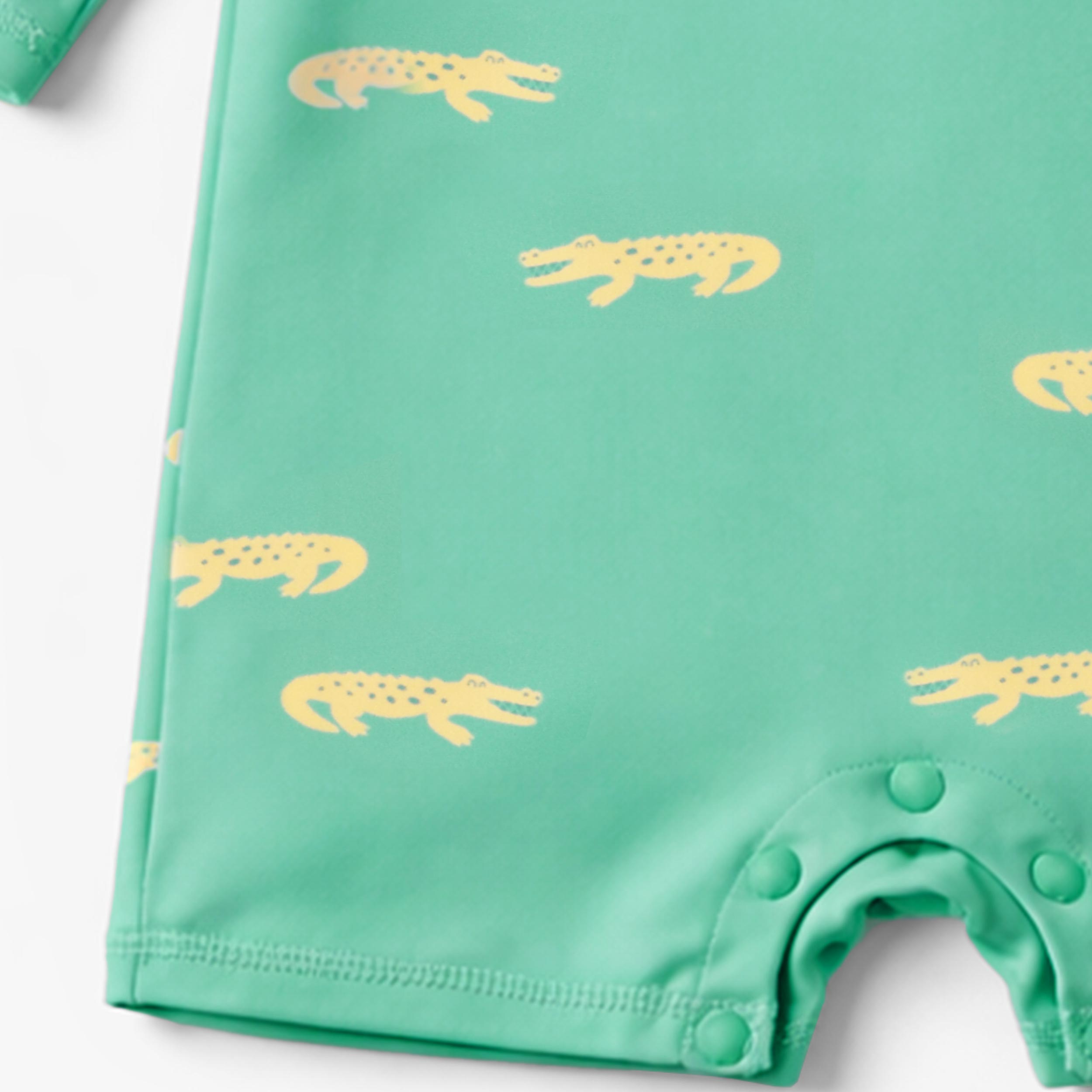Zoom-details-dos du maillot de bain une pièce turquoise à motifs de crocodiles, bébé