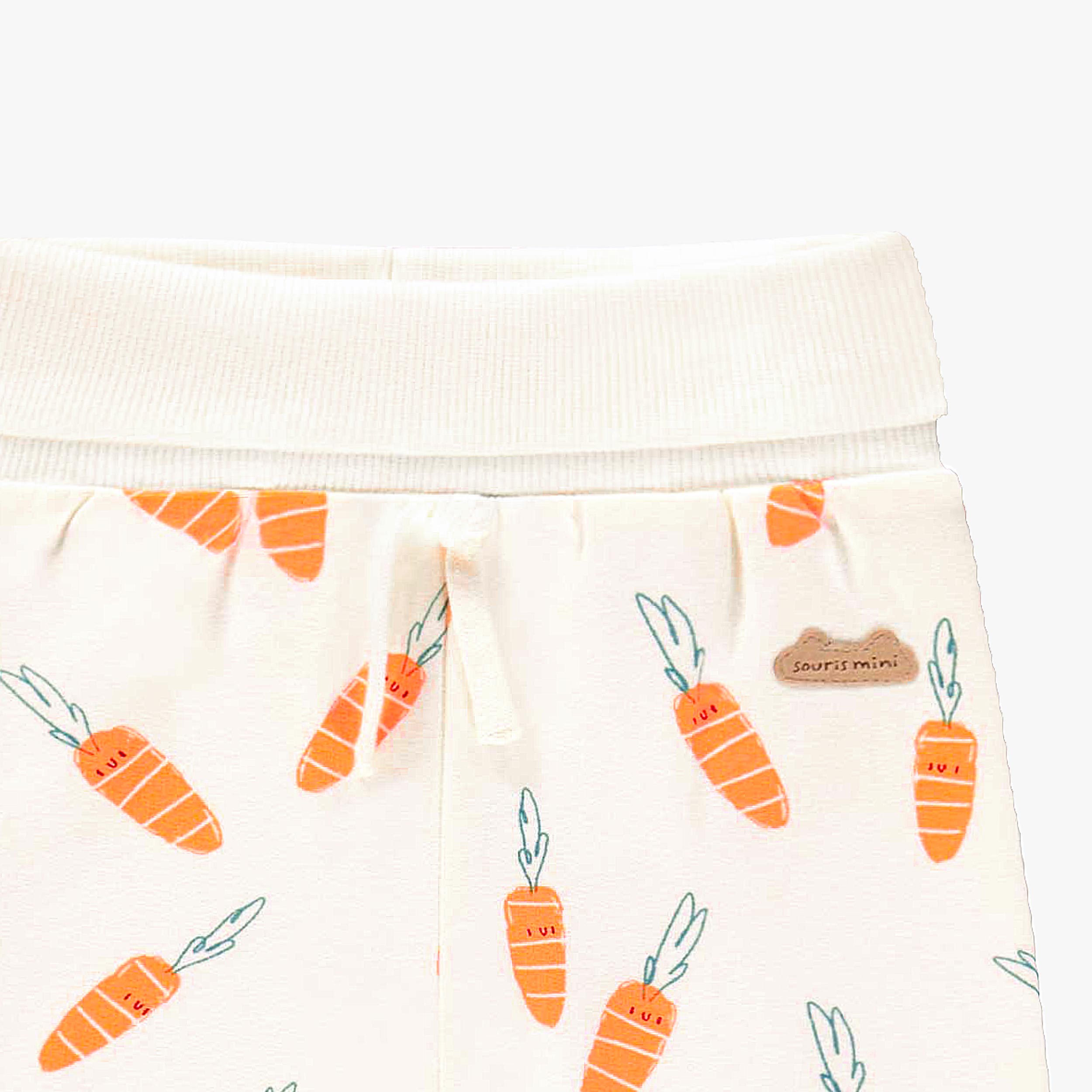 Zoom détails rebord évolutifs du pantalon crème à motifs de carottes, naissance
