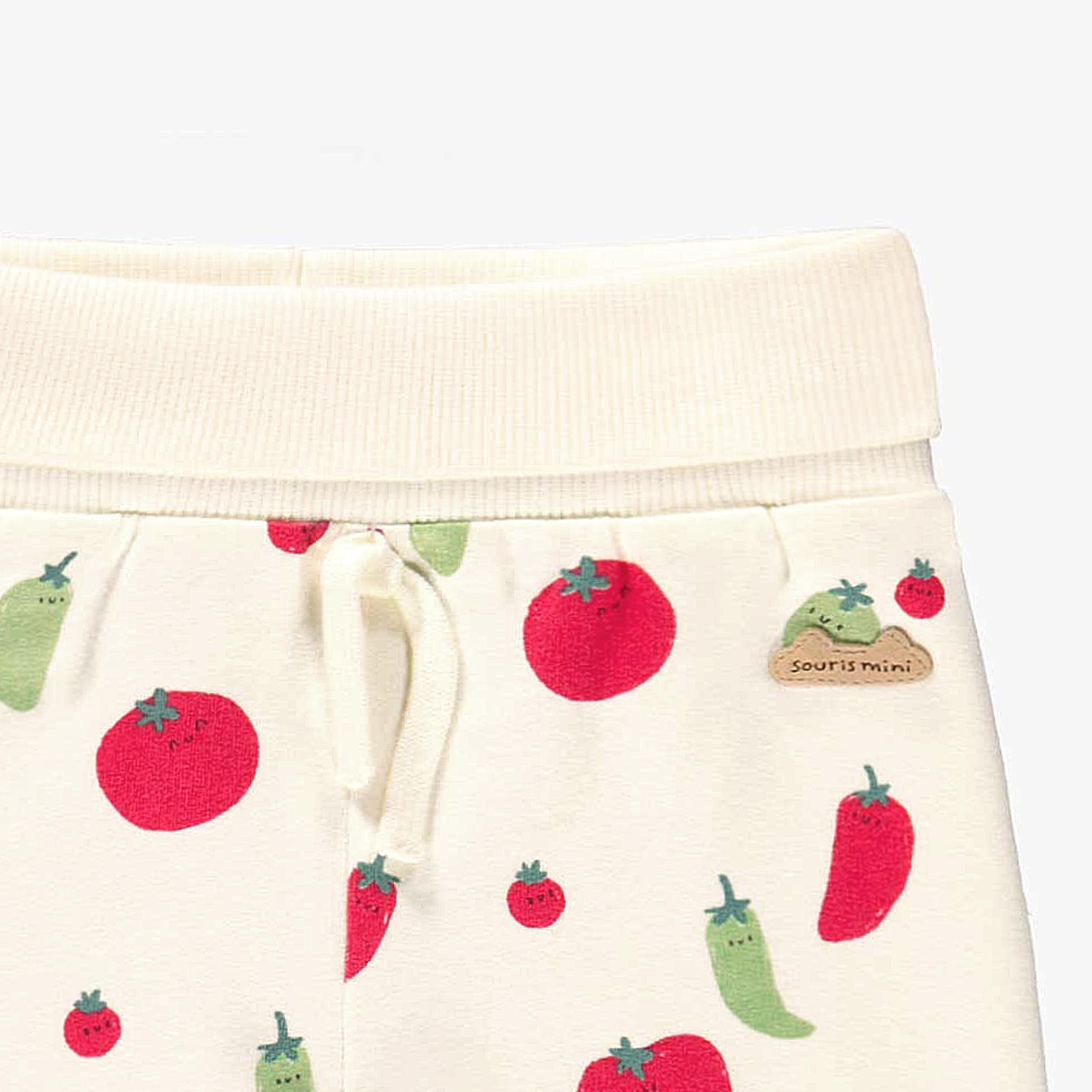 Zoom détail du pantalon crème à motifs de tomates et piments, naissance