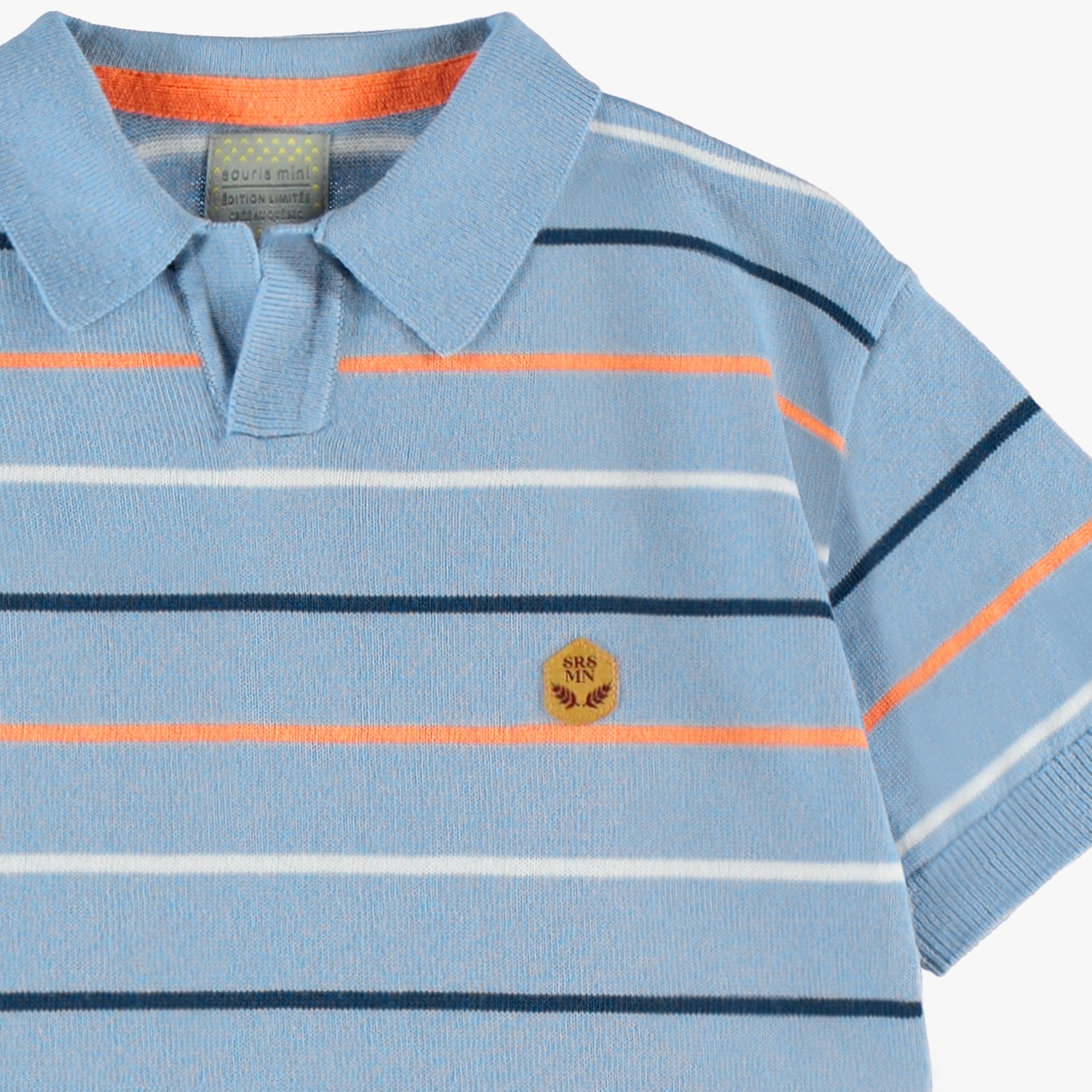 Zoom détails du polo bleu en tricot avec rayures, enfant
