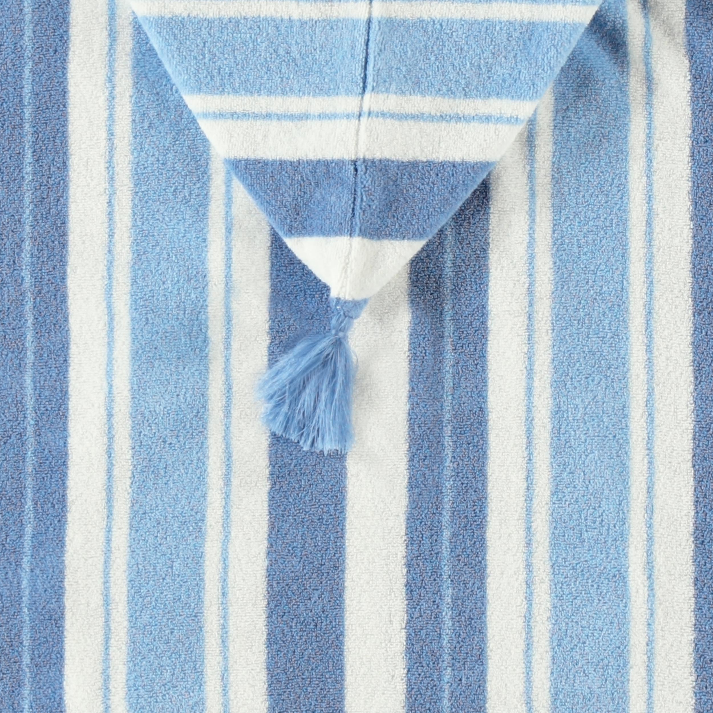 Zoom détails du poncho de plage blanc à rayures bleues, bébé