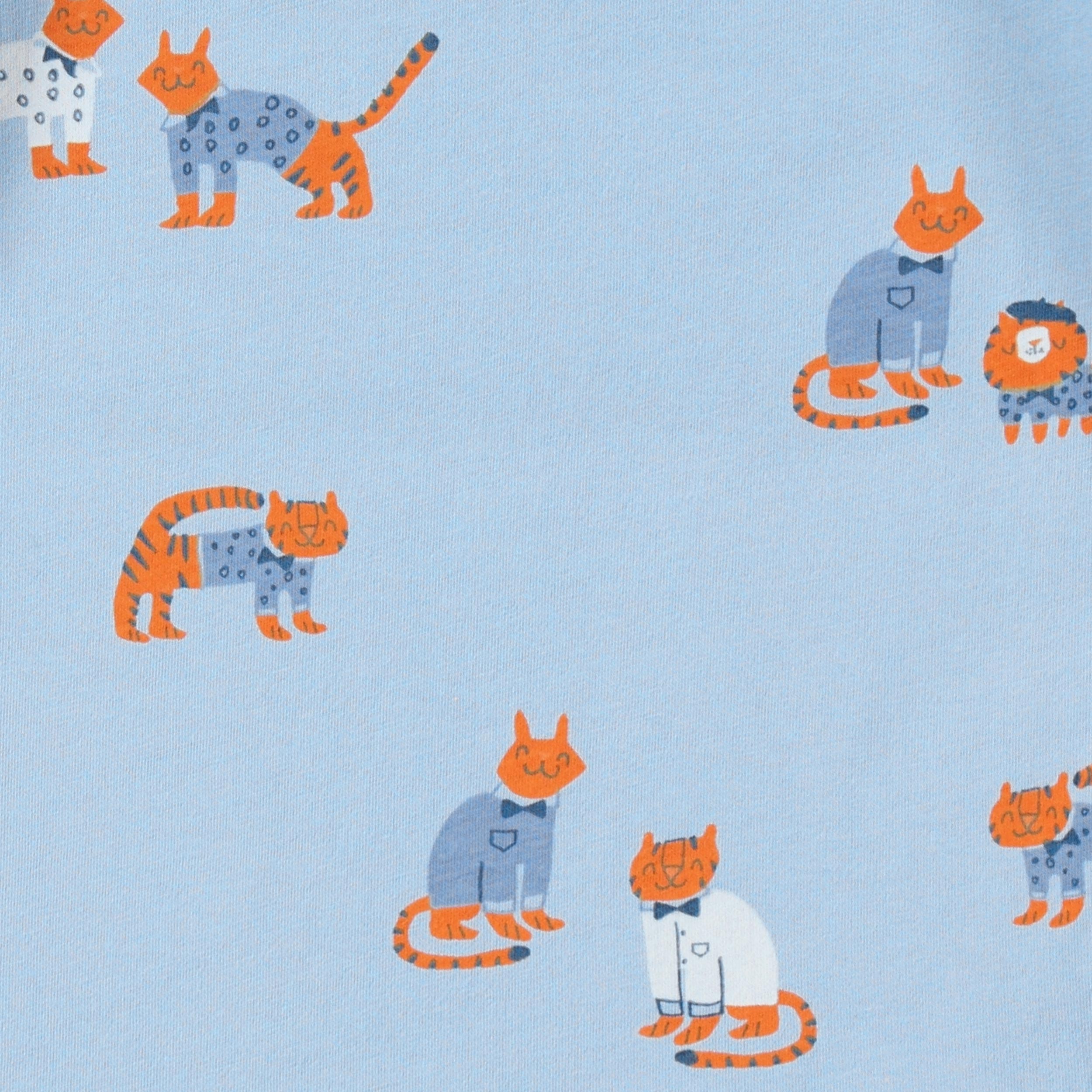 Zoom détails du T-shirt bleu à motifs de tigres, bébé