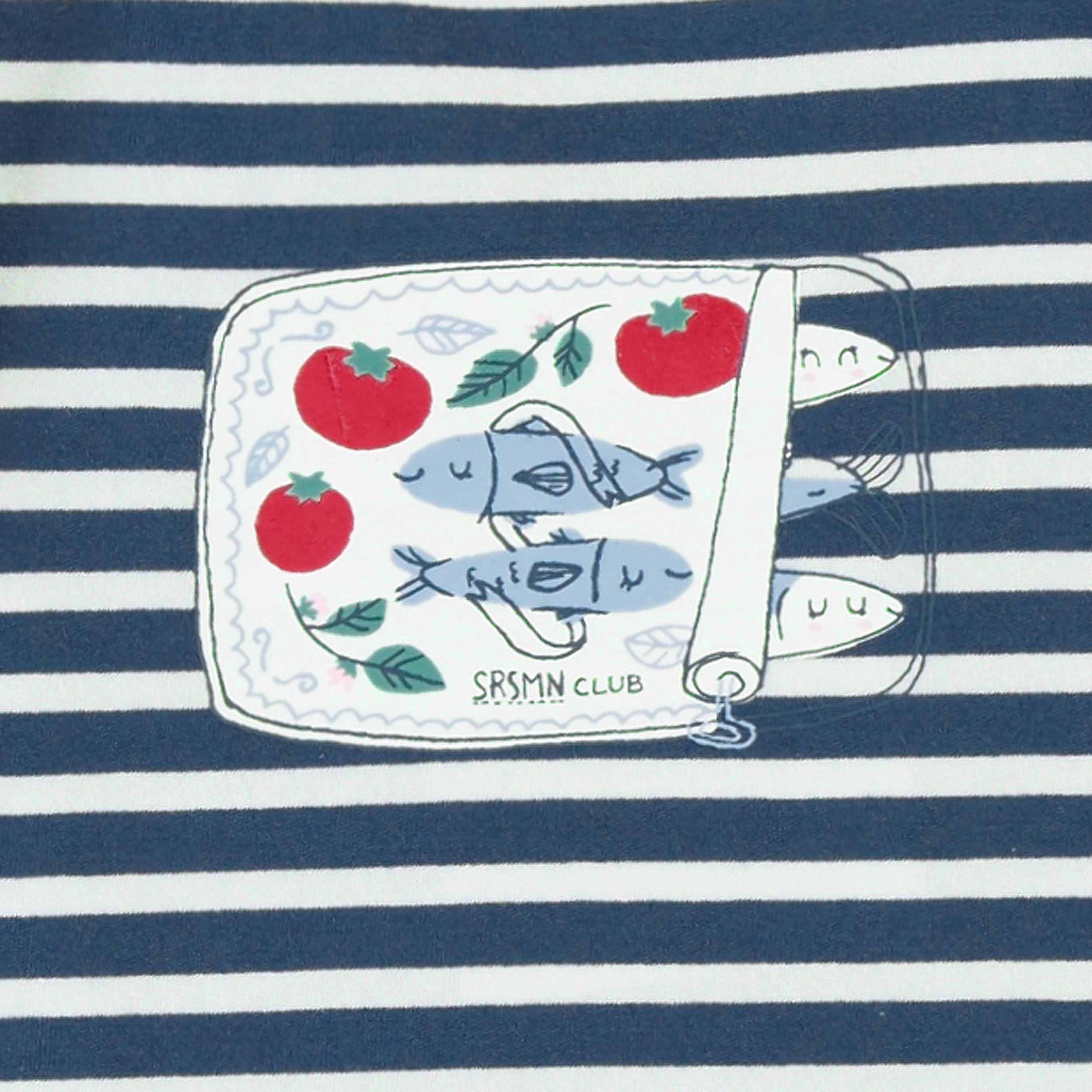 Zoom détails du t-shirt crème et bleu à rayures avec illustration, enfant