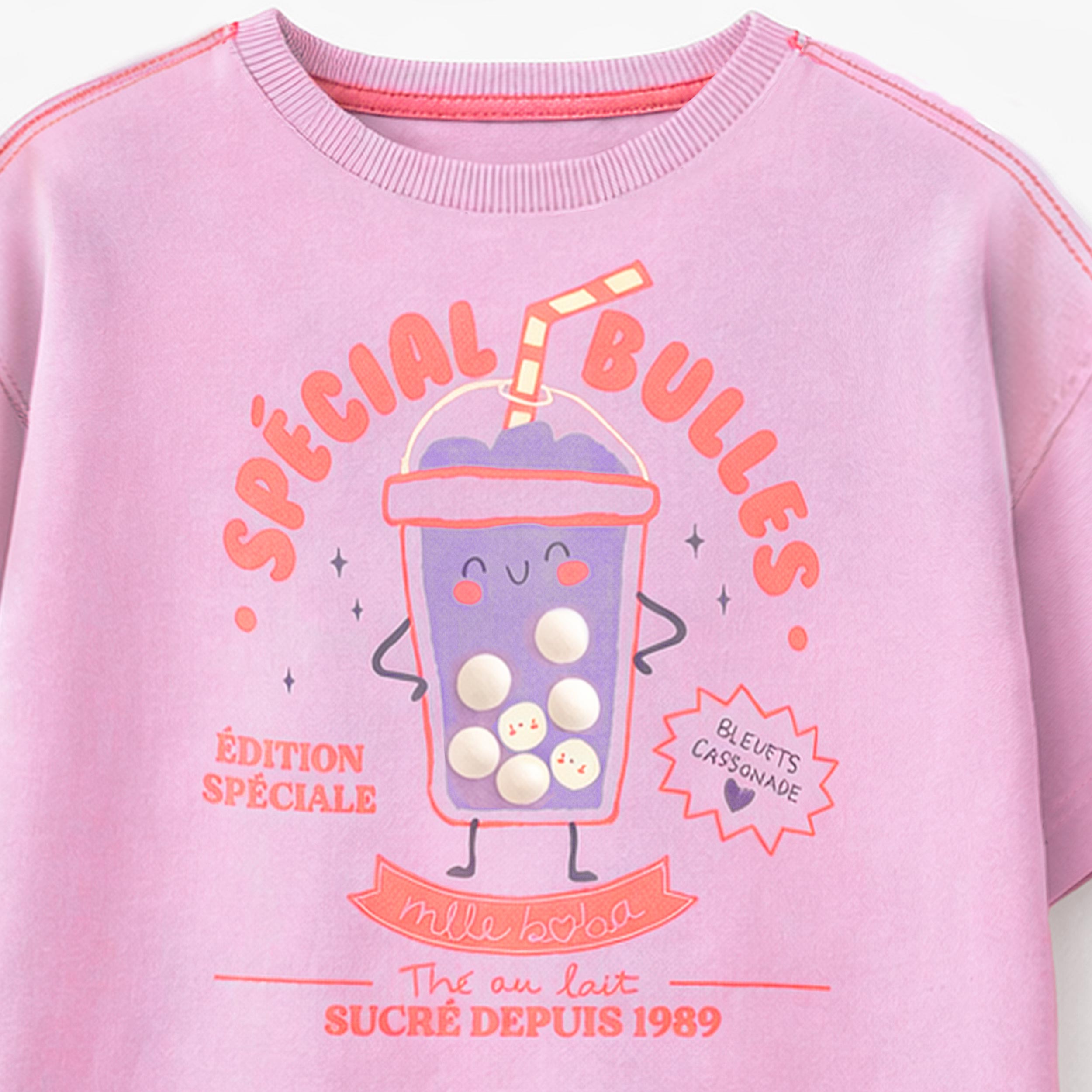 Zoom détails du t-shirt lilas avec illustration, enfant