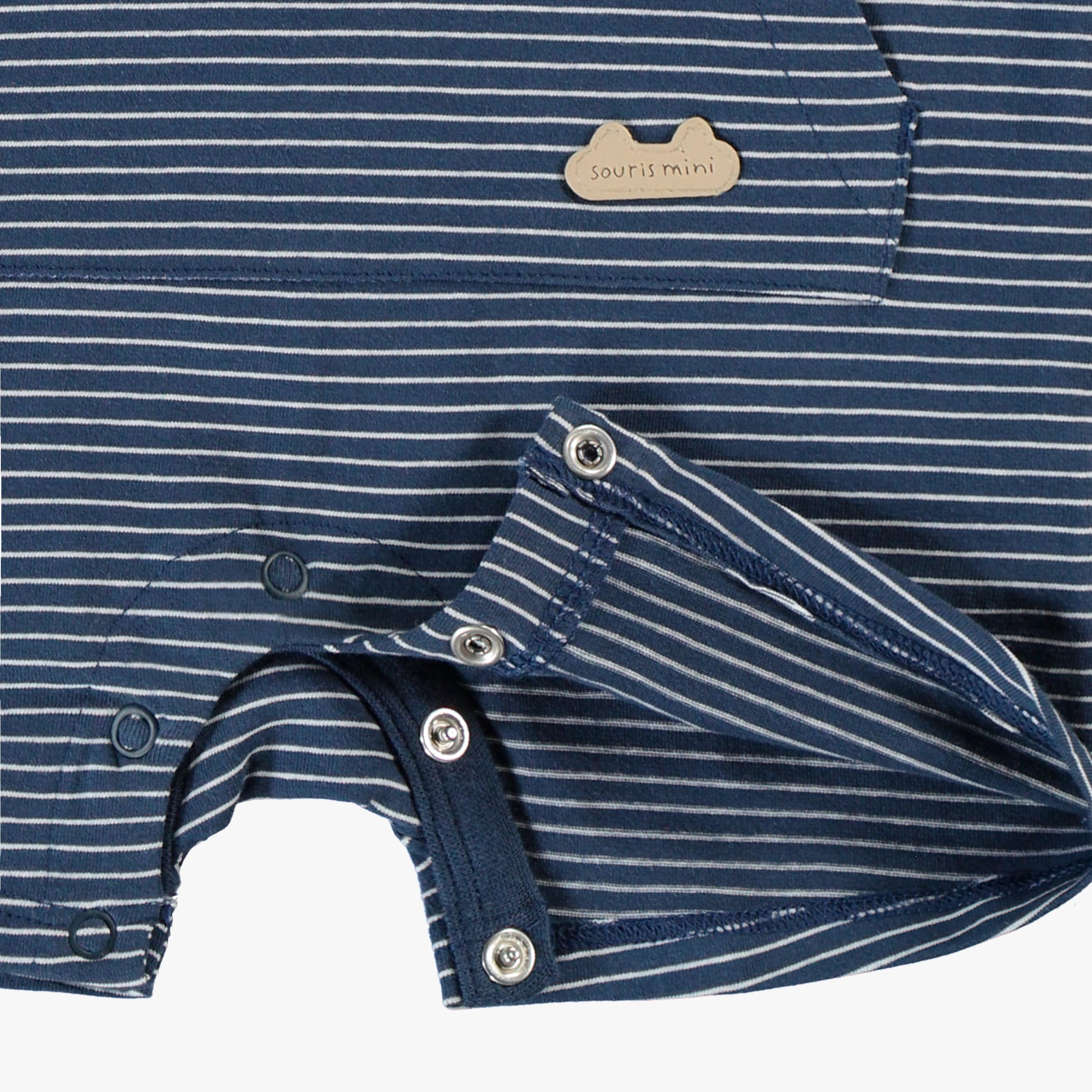 Zoom détails boutons pression de la barboteuse bleu marine et crème à rayures, naissance