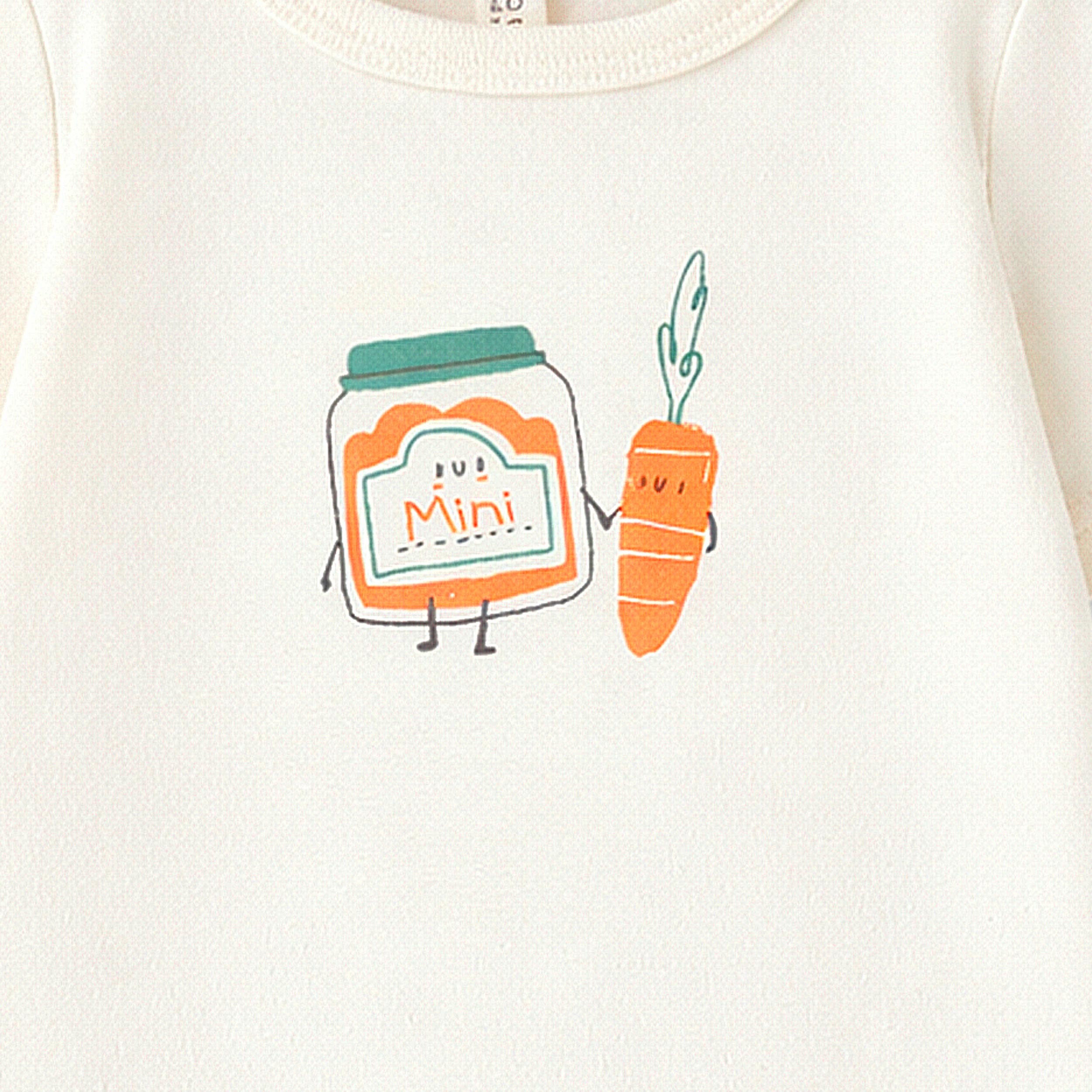 Zoom détails du cache-couche crème avec illustration, naissance