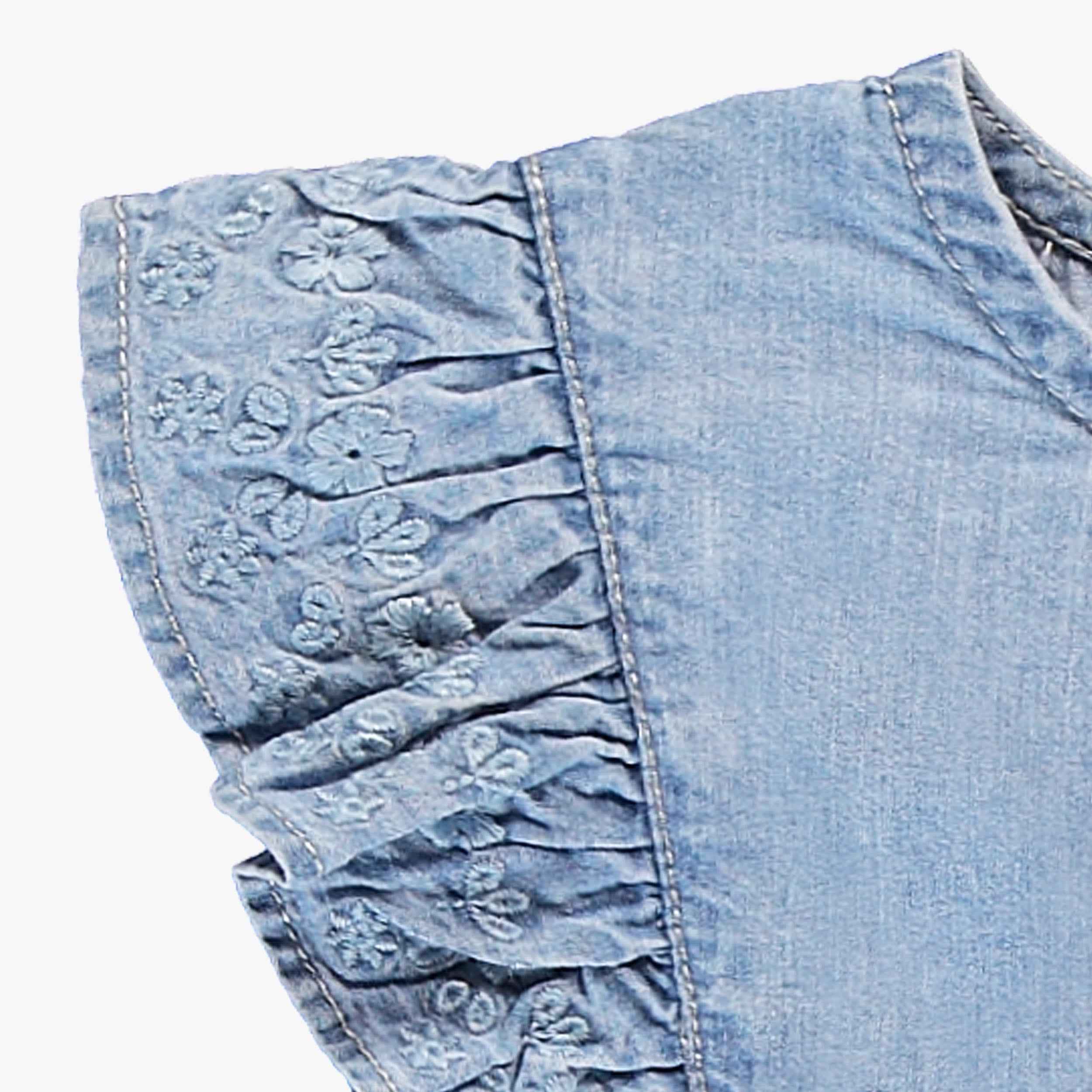 Zoom détails manche de la robe en denim léger, enfant