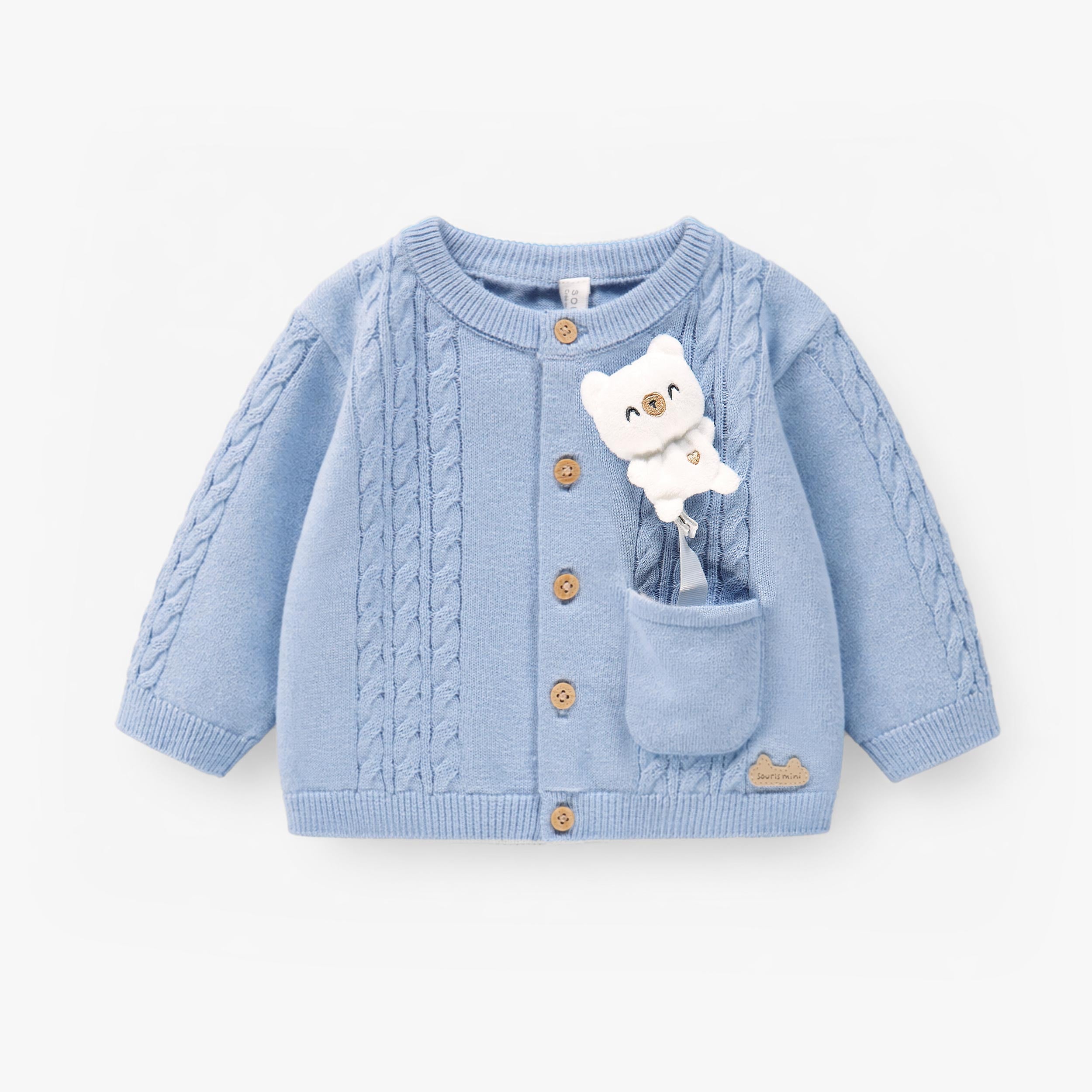 Zoom détails peluche poche du cardigan bleu en tricot, naissance