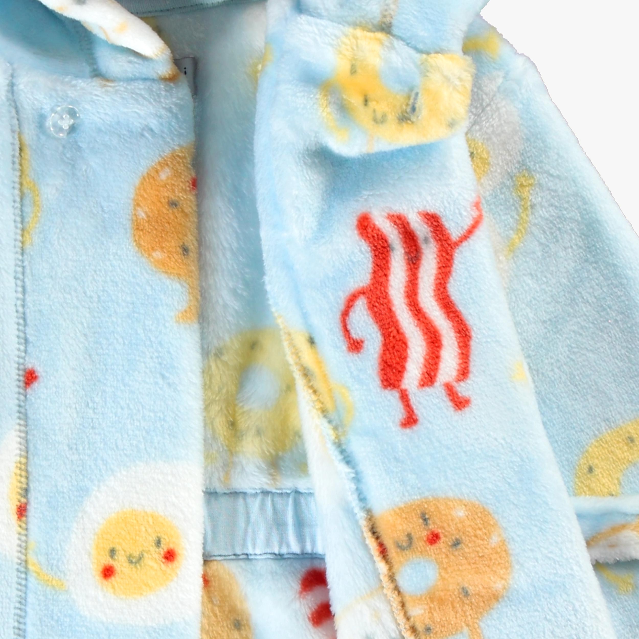Zoom détails de la robe de chambre bleue en peluche à motifs de déjeuner, bébé -