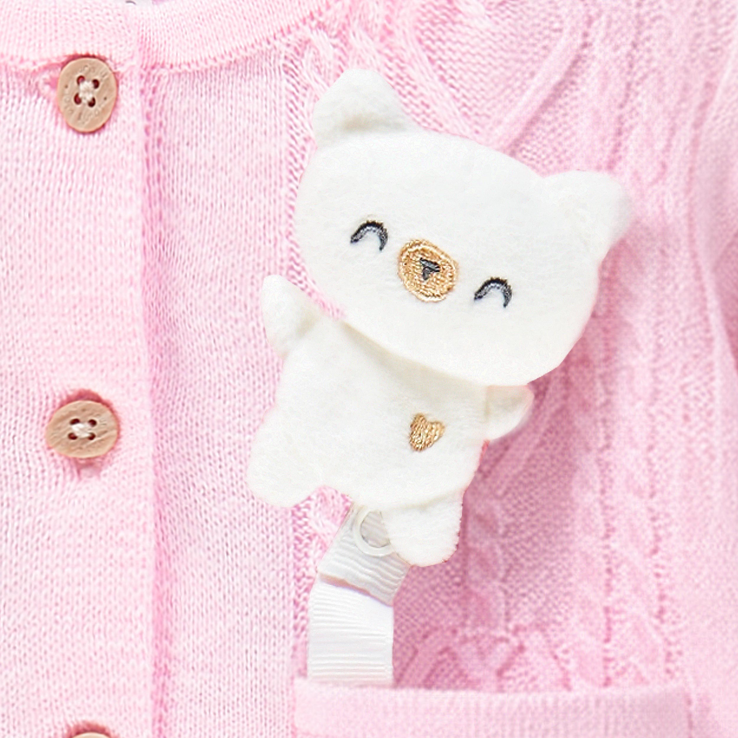 Zoom détails toutou poche du cardigan rose en tricot, naissance
