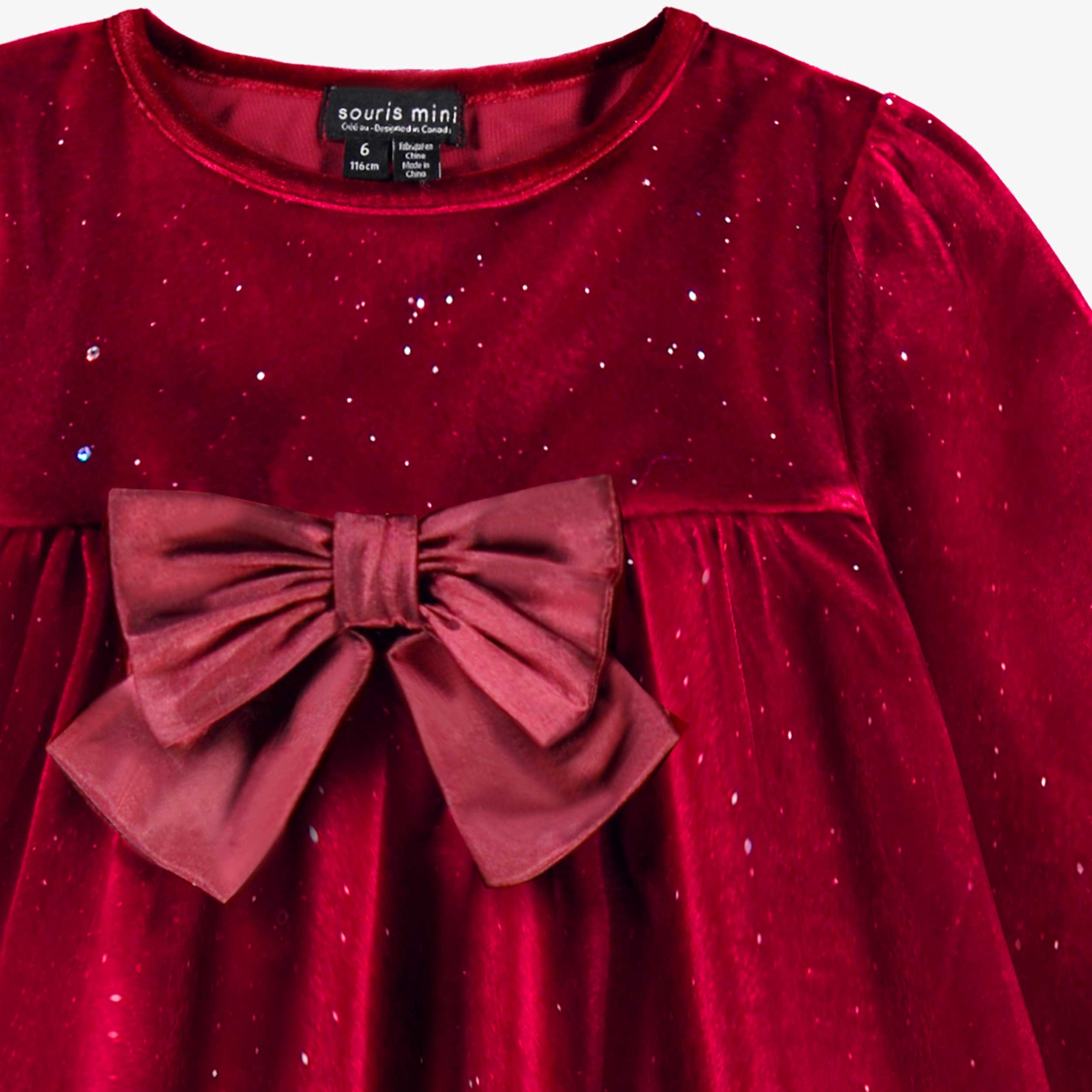 Zoom de la robe rouge en velours scintillant, enfant