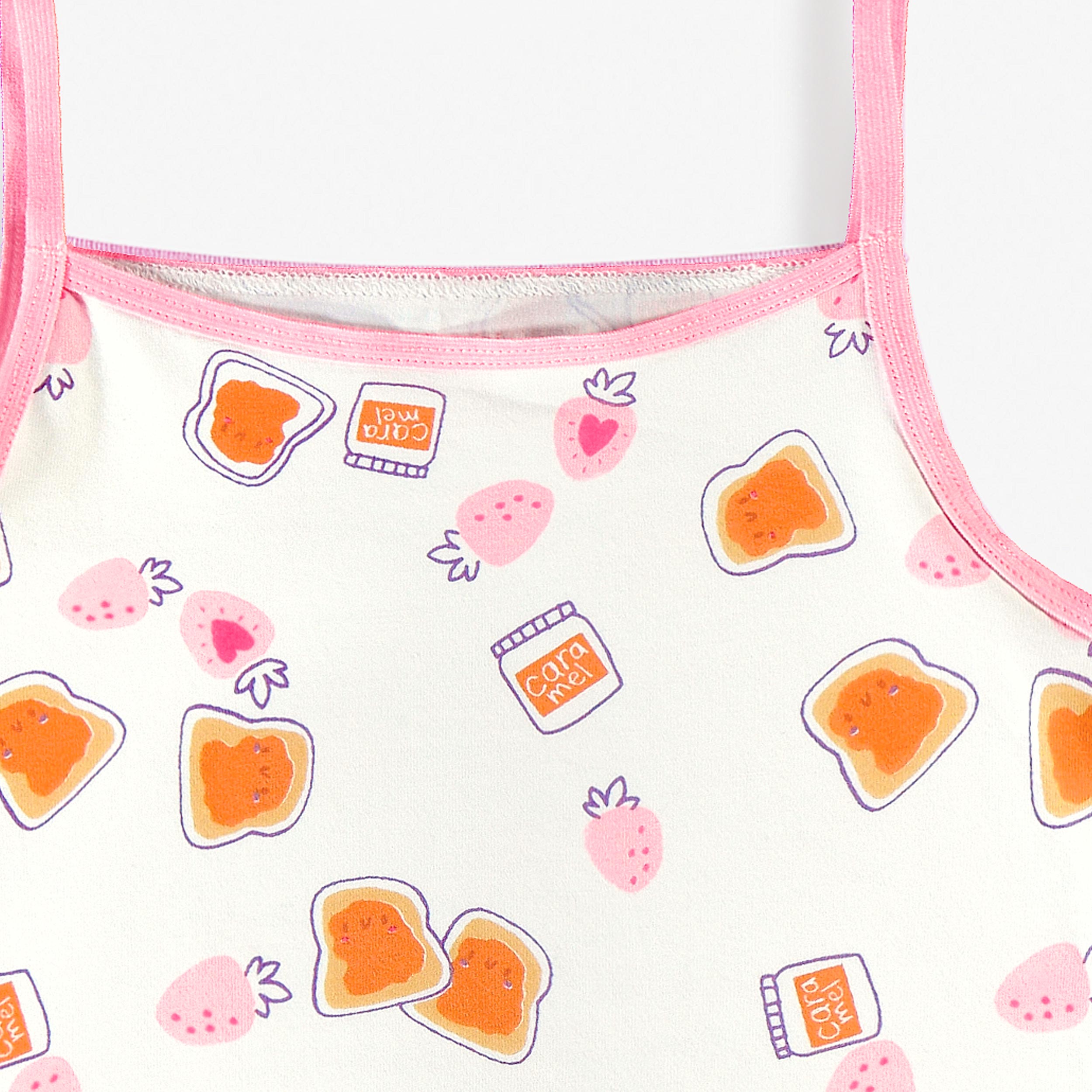 Zoom détails de la camisole crème à imprimé de tartines et fraises, enfant