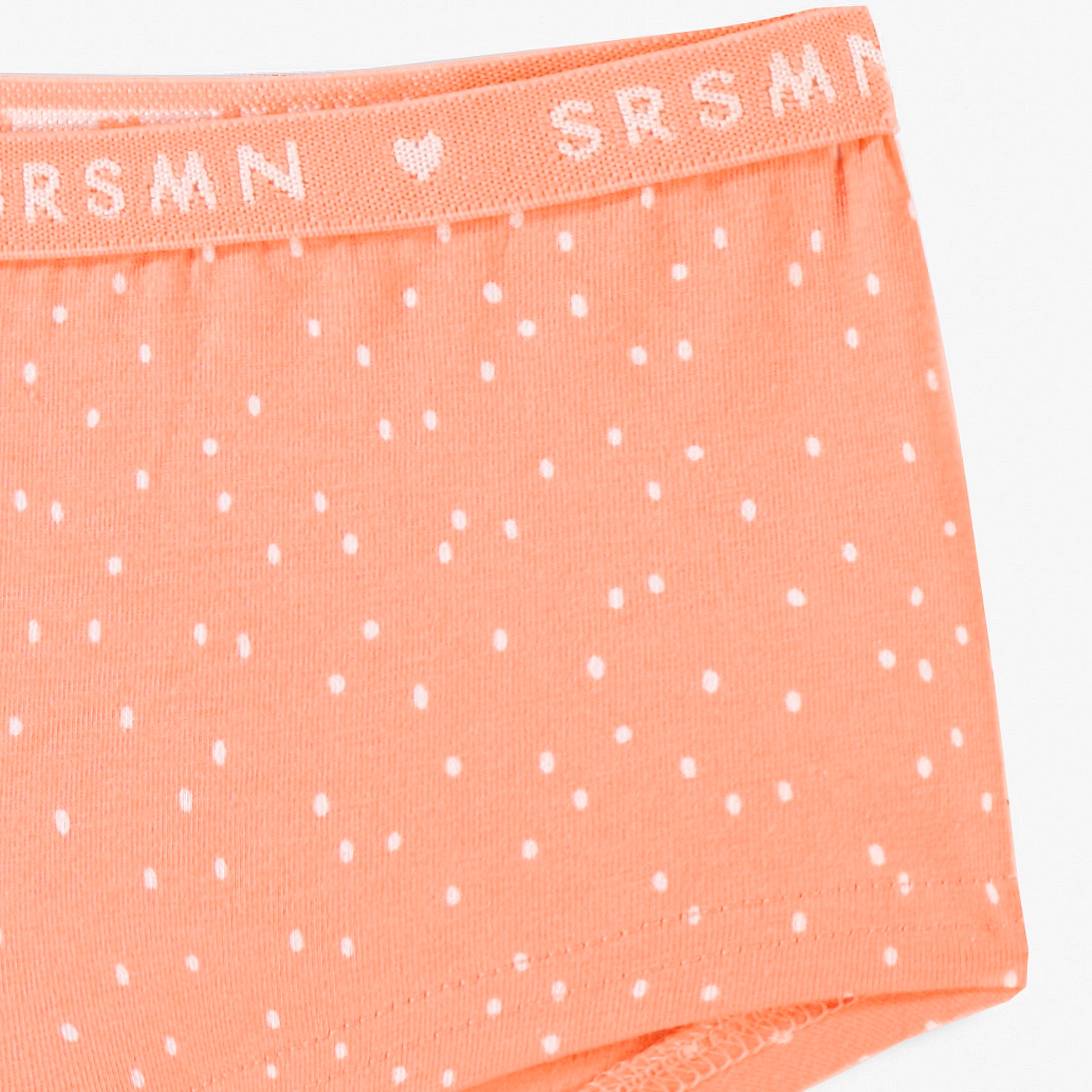 Zoom détails de la culotte garçonne corail à petits coeurs, enfant