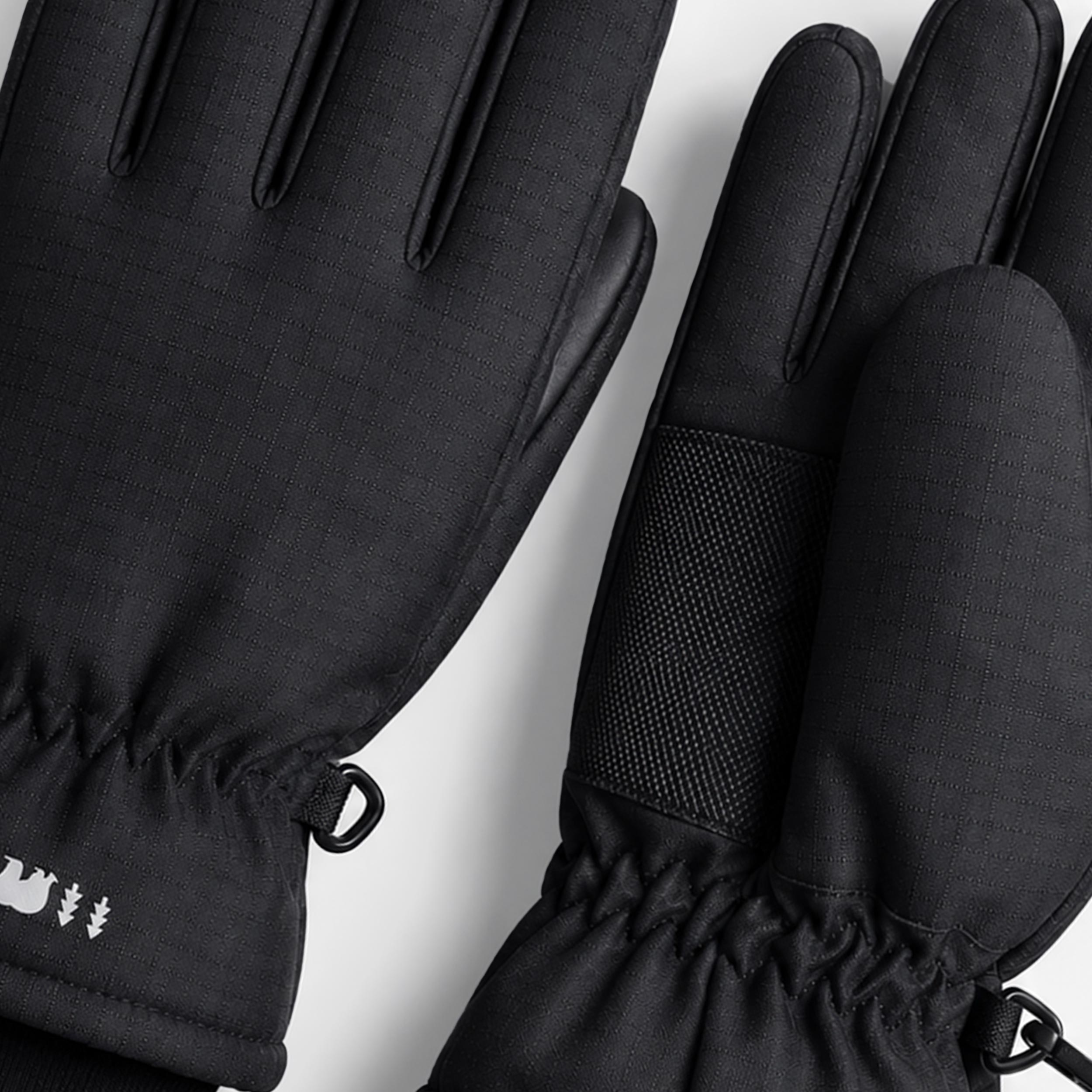 Zoom détails des gants de nylon noires, enfant