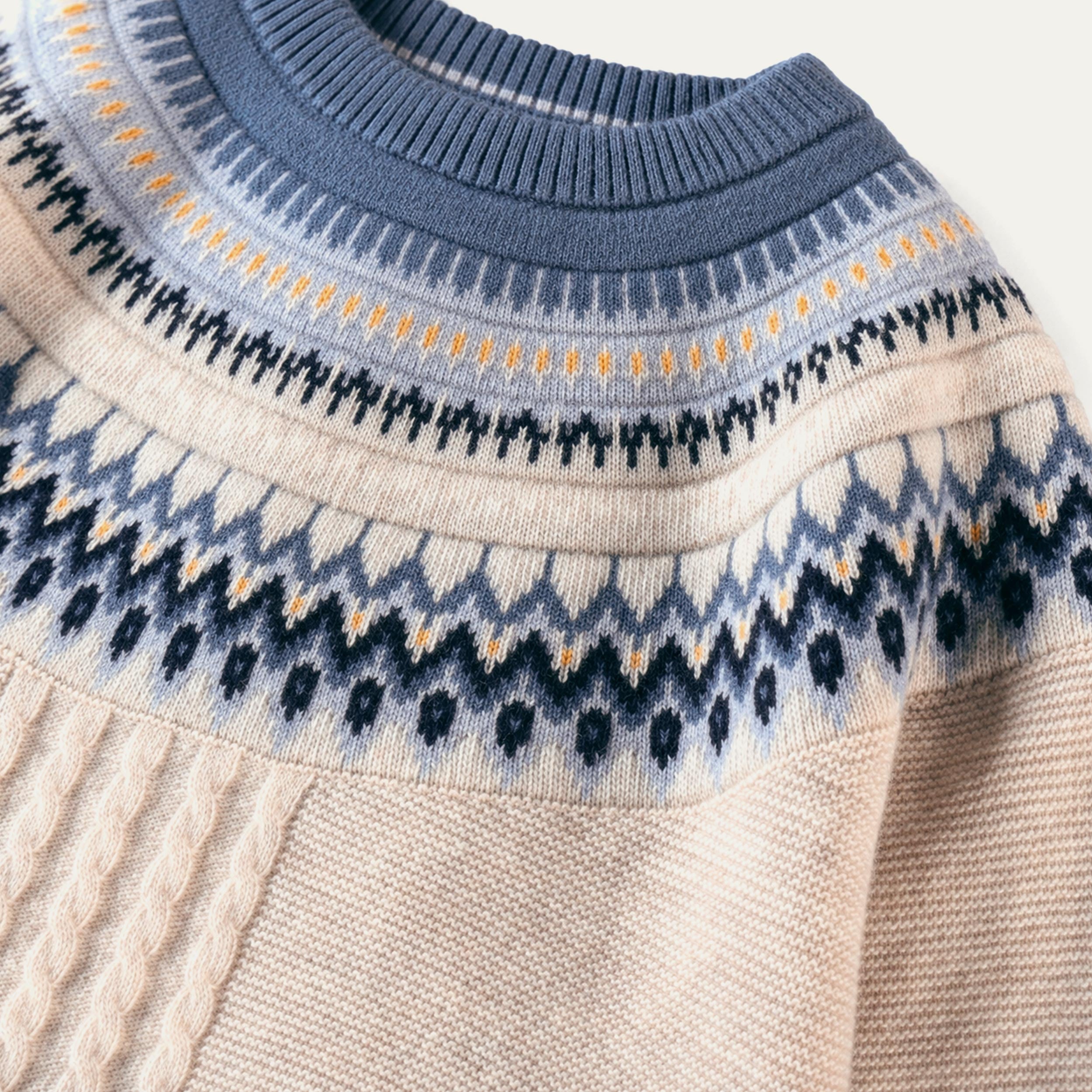 Zoom détails du chandail en tricot crème à motifs jacquard, bébé