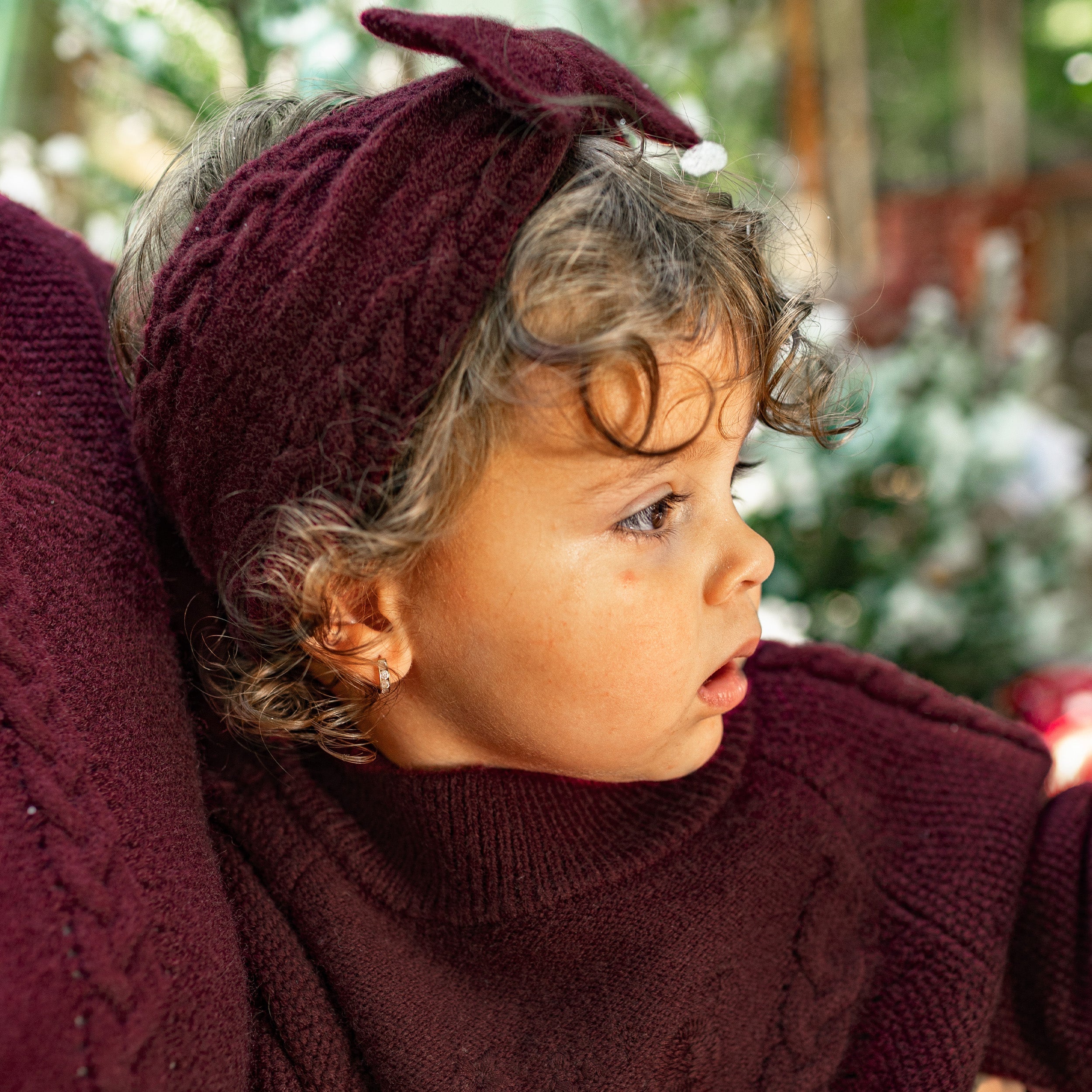 Chandail de maille bourgogne avec broderie et motif tressé, bébé