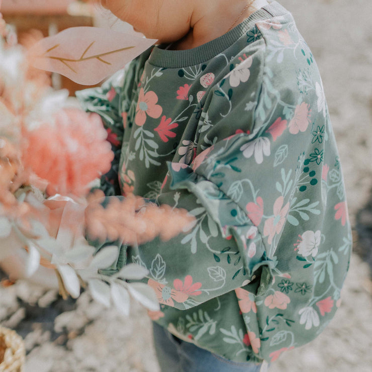 Chandail ample manches longues vert fleuri, bébé || Green long sleeves loose fit sweater with floral print, baby