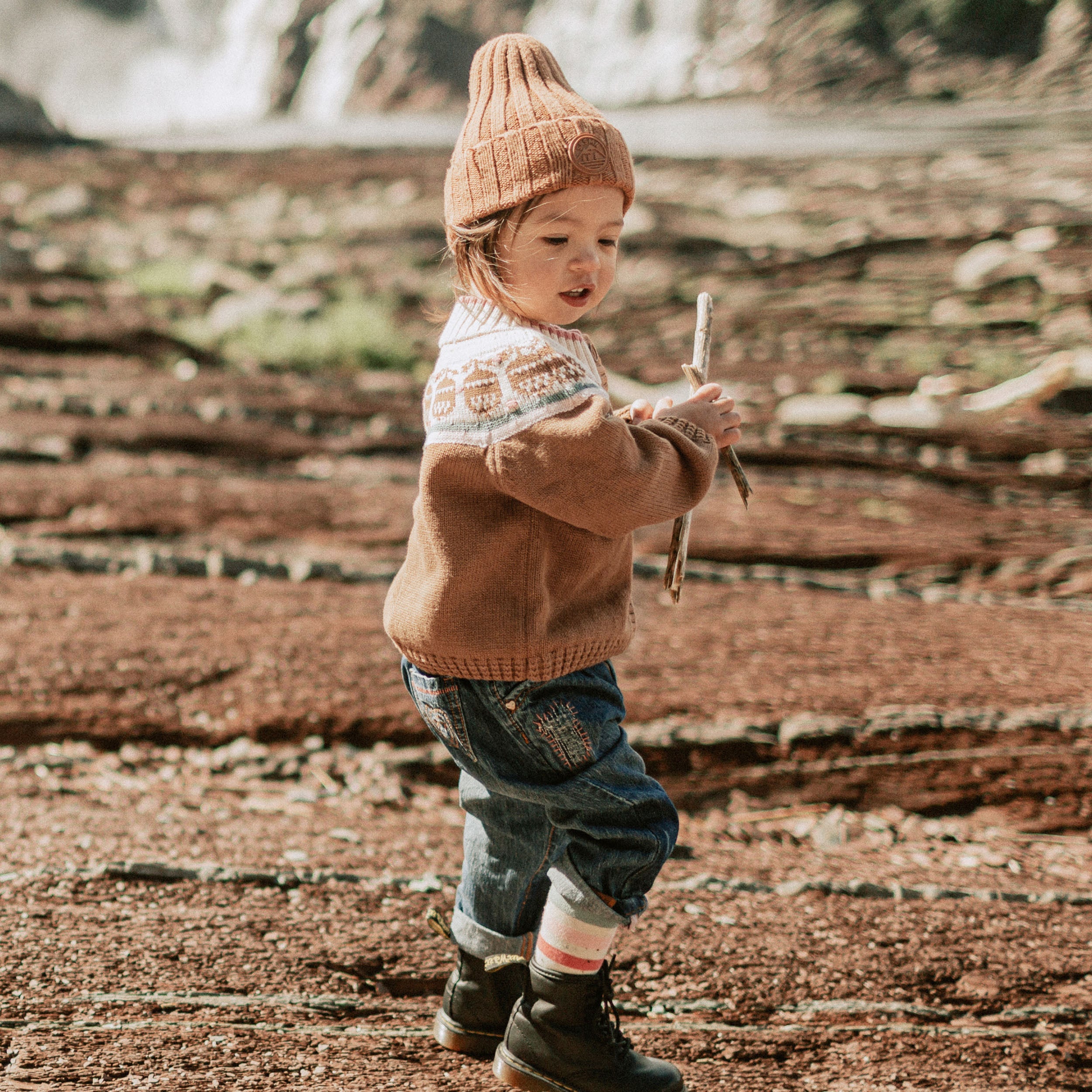 Brown patterned knitted vest in cotton cashmere, baby