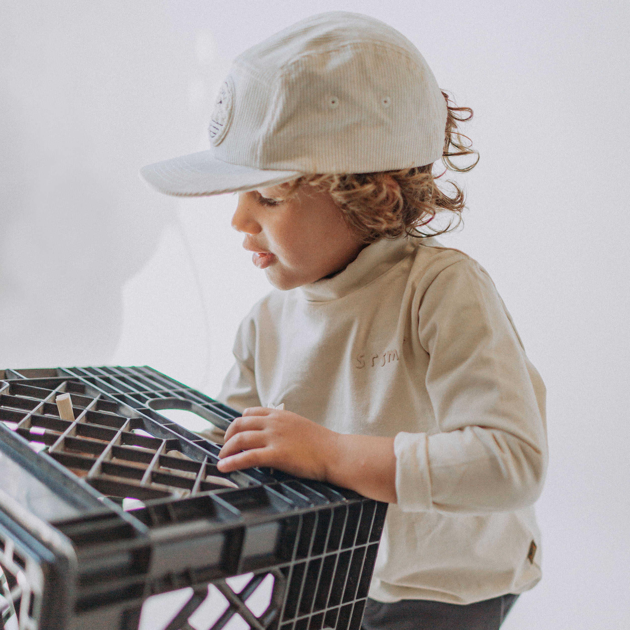 T-shirt crème à manches longues avec col roulé, bébé