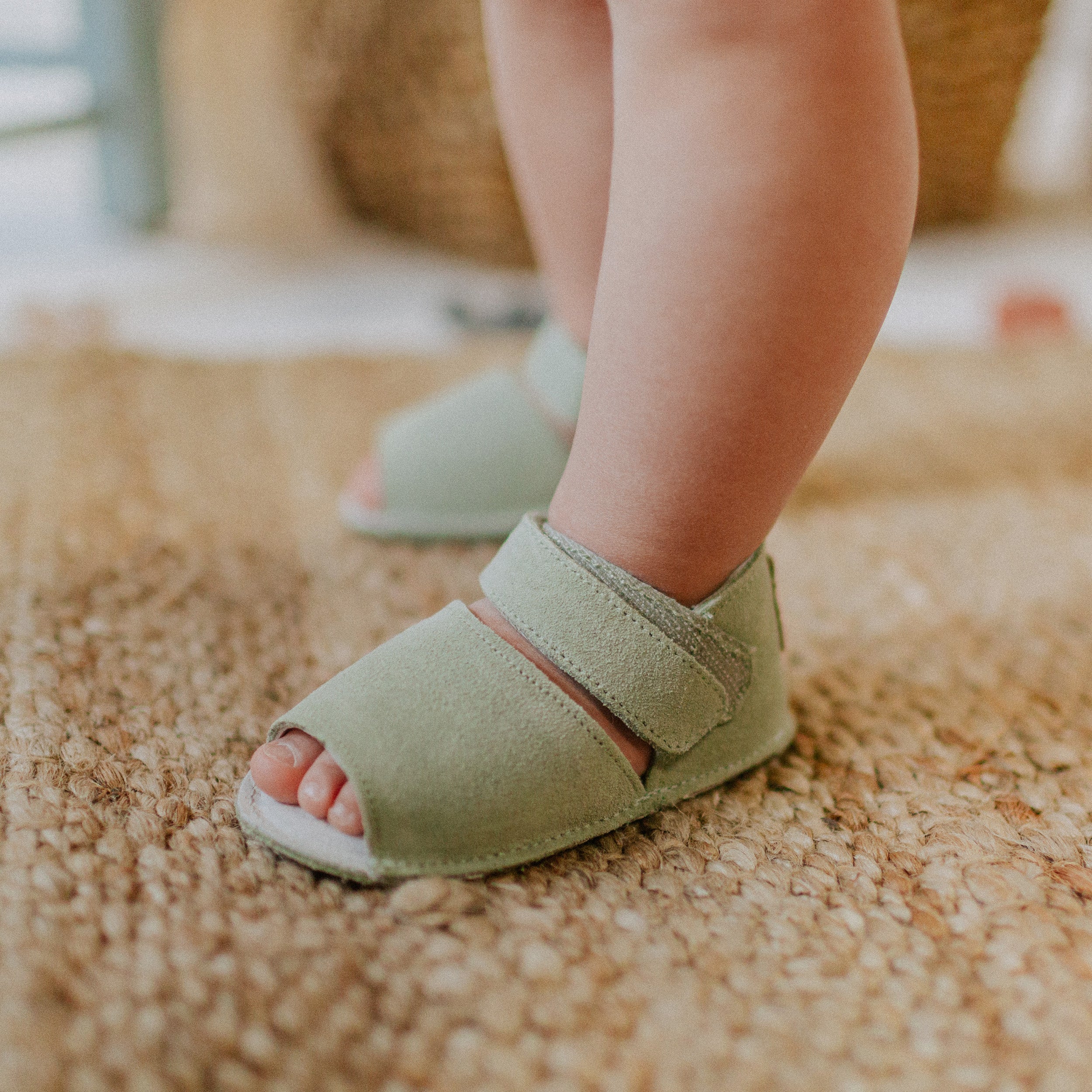 Pale green sandals with soft sole in suede, newborn