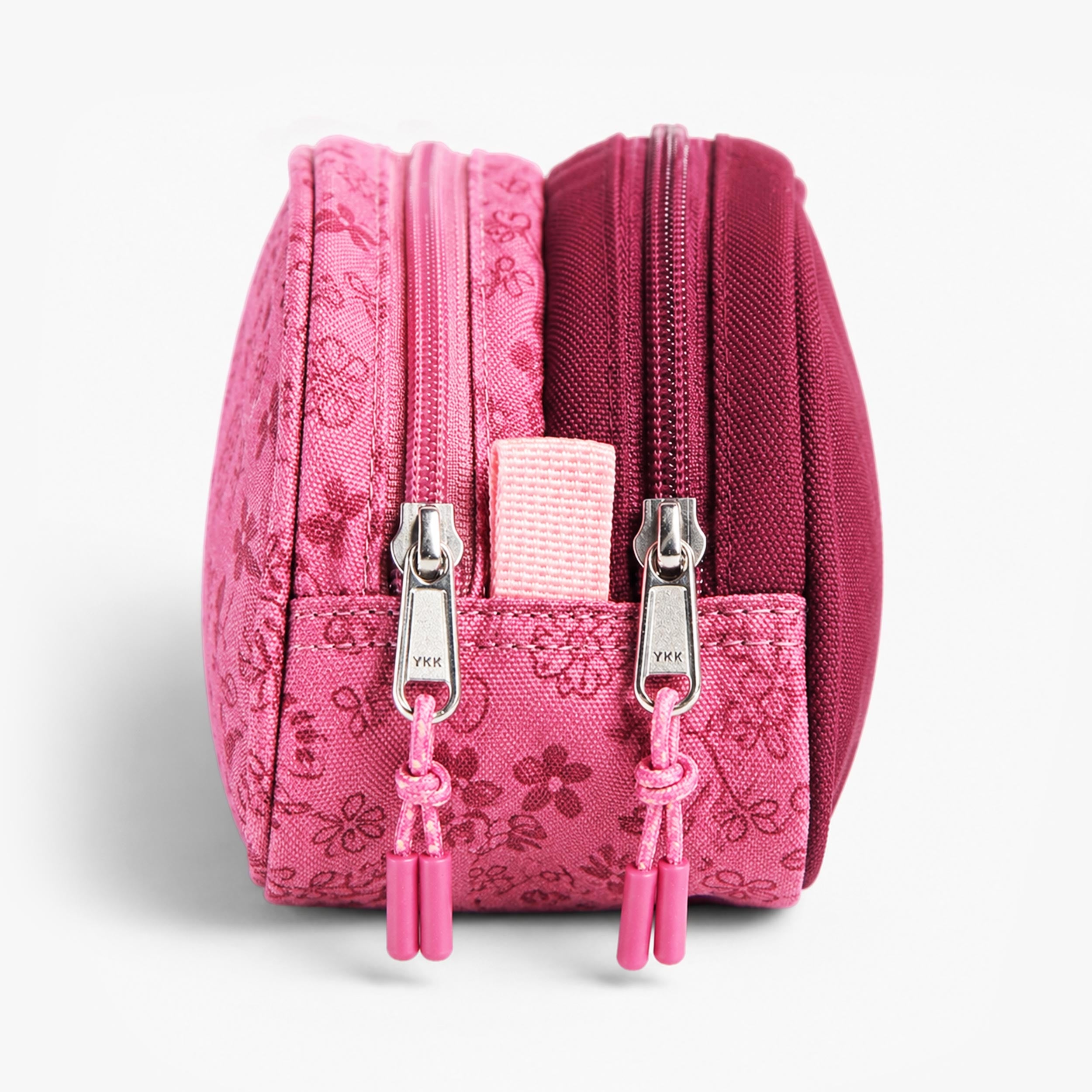 Vue latérale d’une trousse rose enfant à double compartiment zippé