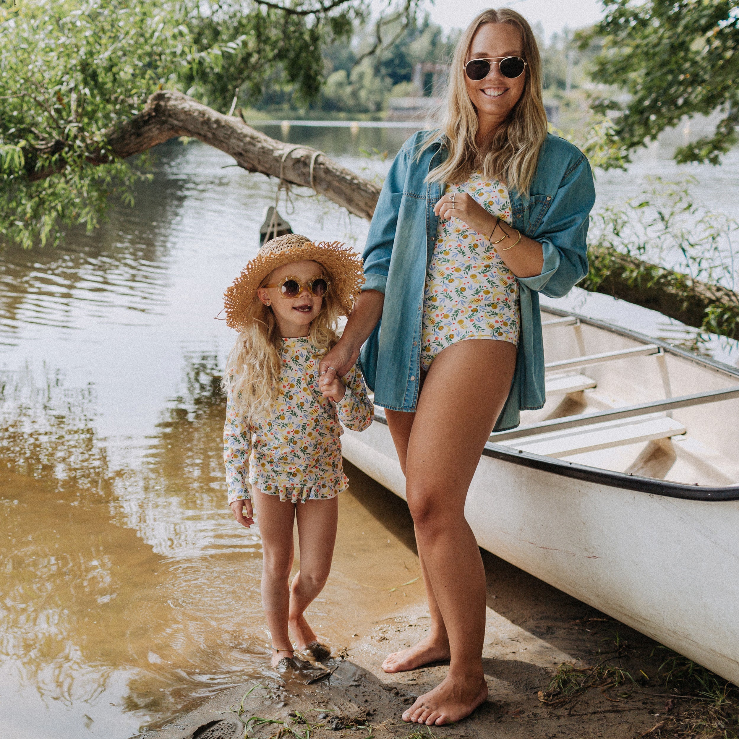 Bathing short with ruffle and tropical patterns, child