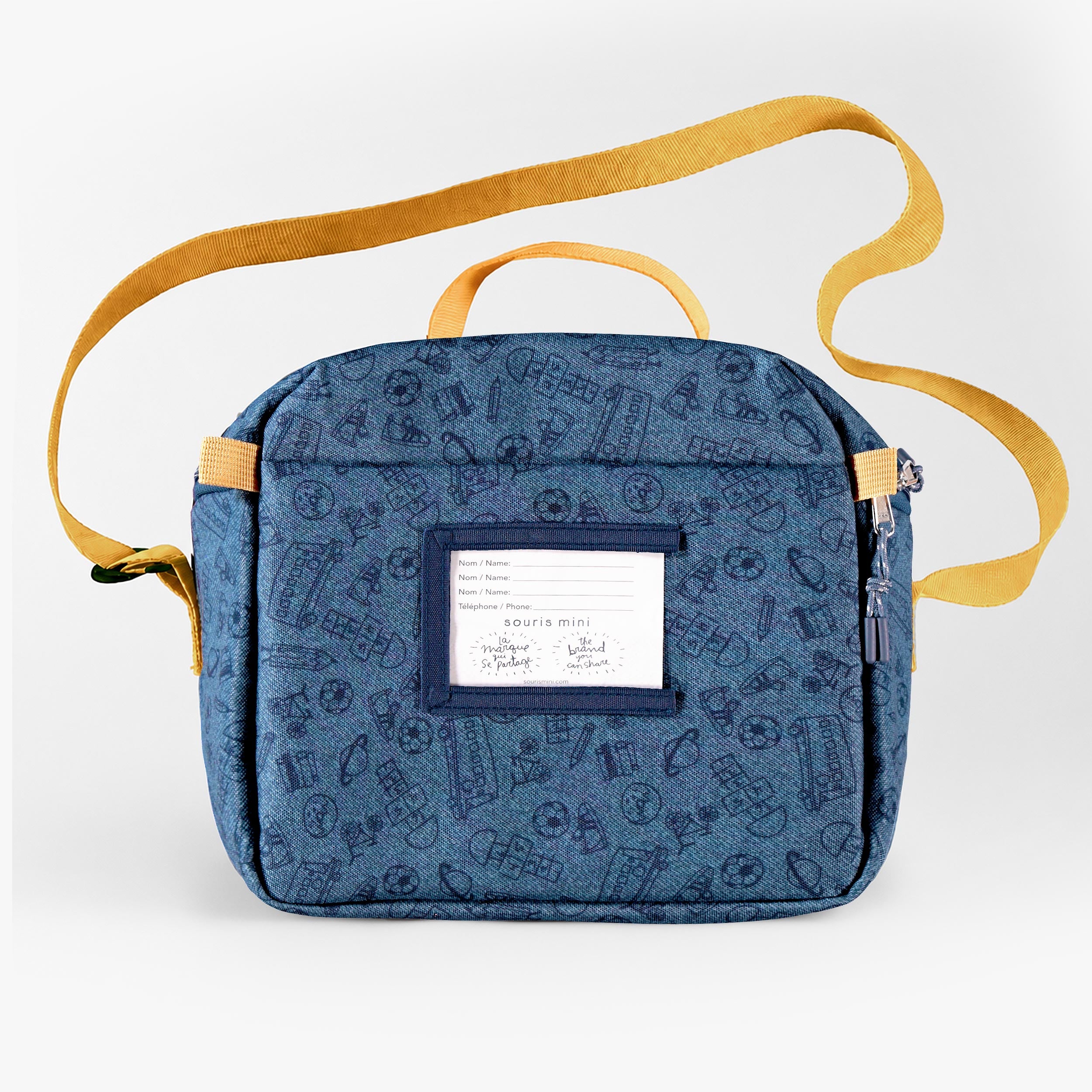 Dos d’un sac isotherme enfant bleu avec bandoulière jaune et porte-étiquette transparent.