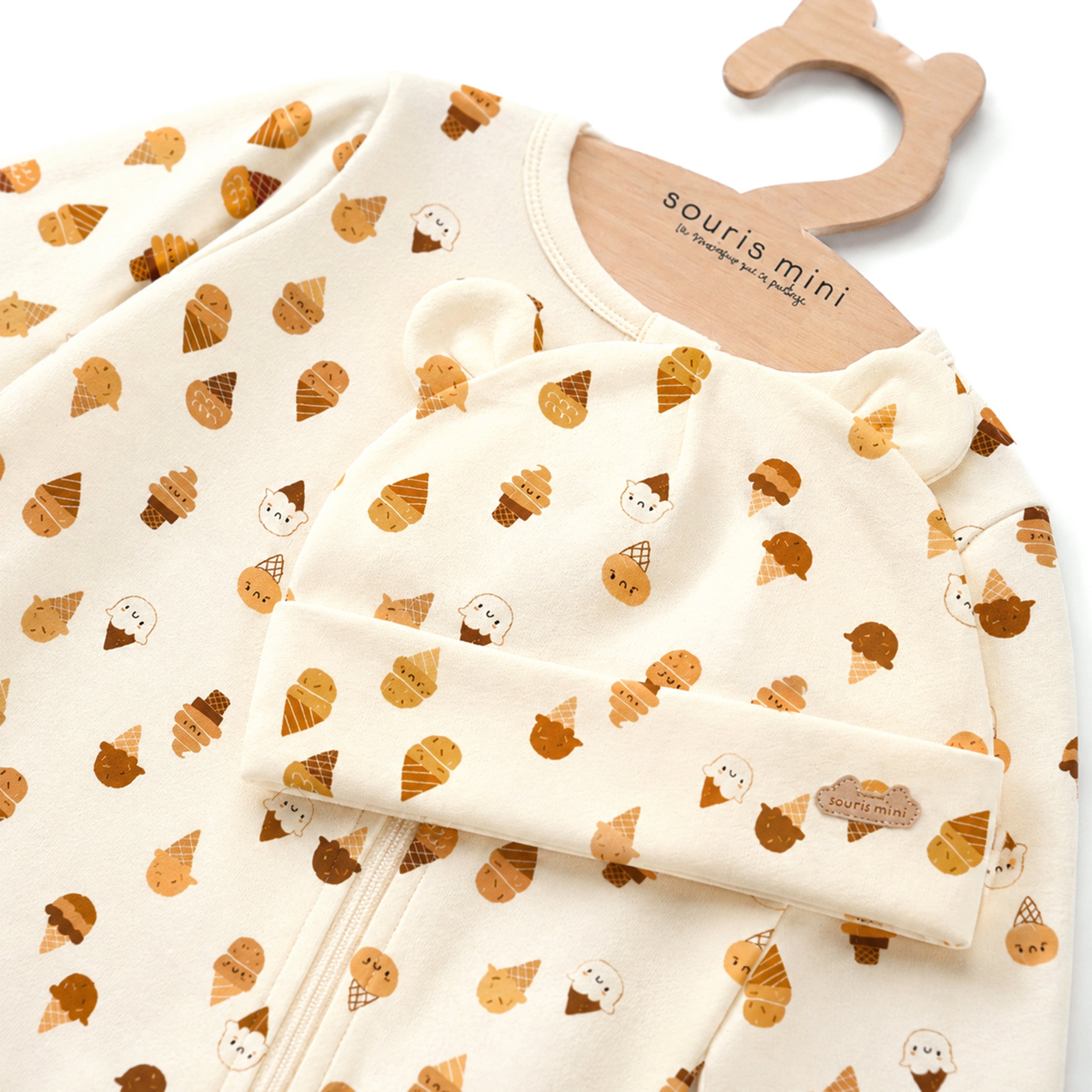 Pyjama à pieds écru à motifs de crème glacée avec bonnet, naissance