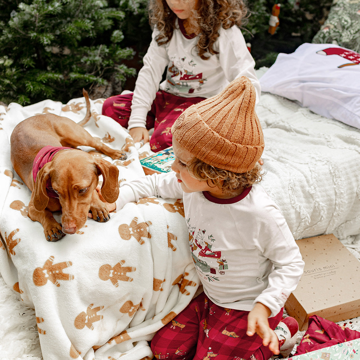 Pyjama des fêtes crème et rouge deux pièces à motif en coton, bébé