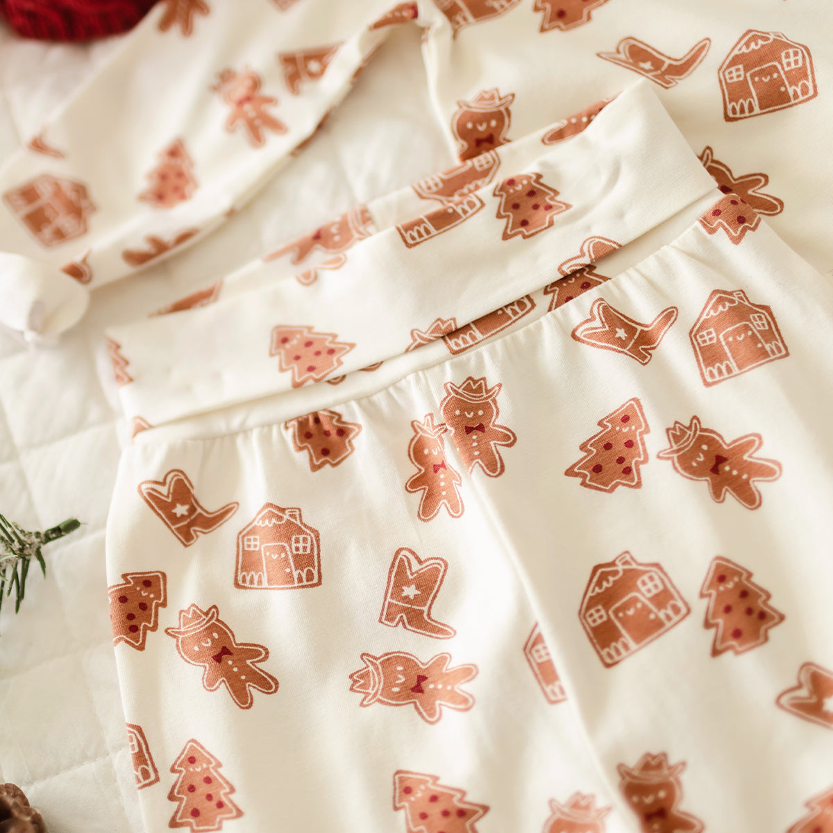 Cream evolutive pants with gingerbread all over print, baby