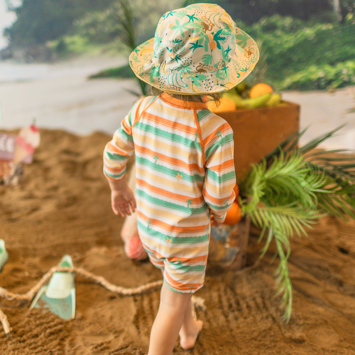 Maillot de bain une pièce à rayures colorées, bébé || One-piece swimsuit with colorful stripes, baby
