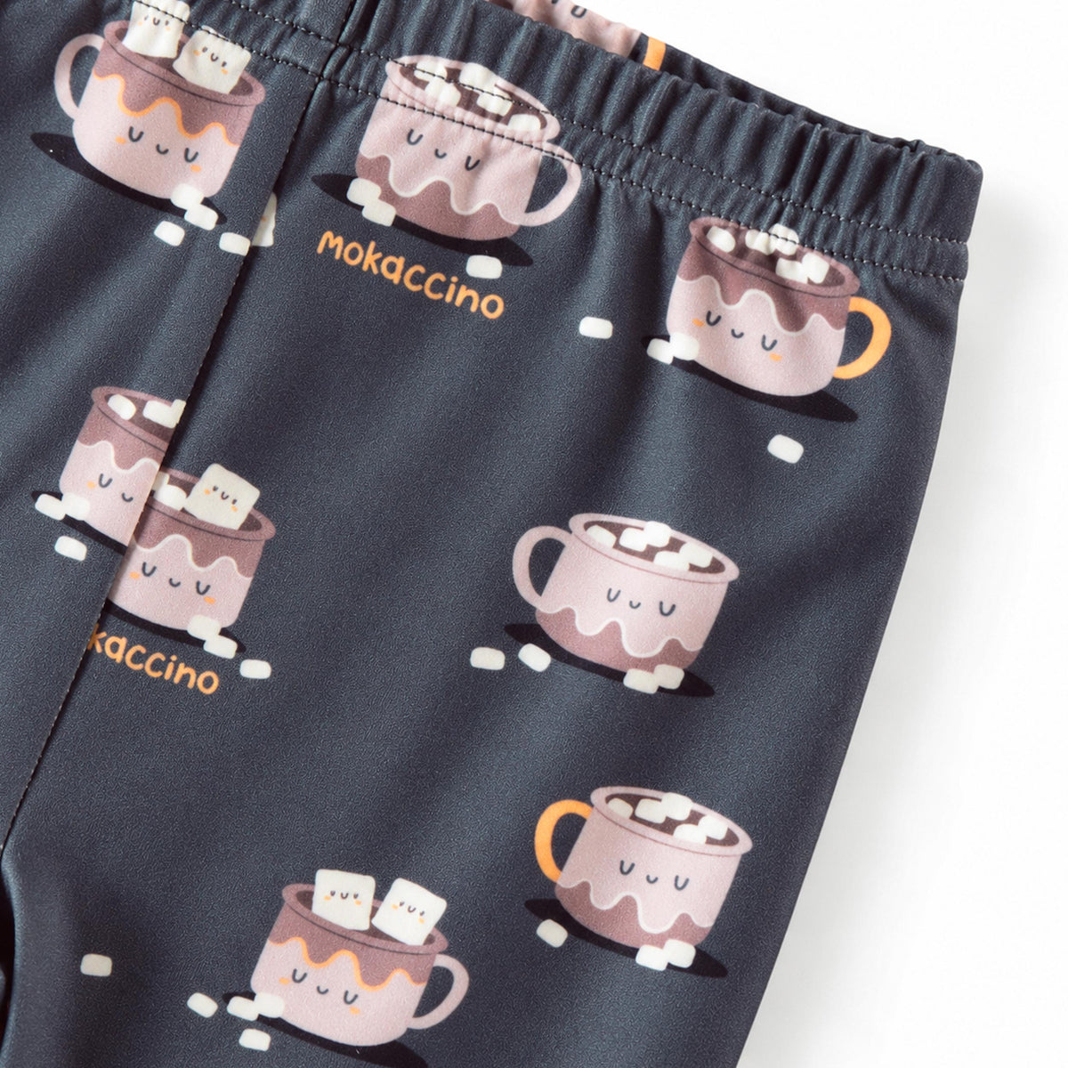 Pyjama deux pièces caramel et gris foncé à motifs, bébé