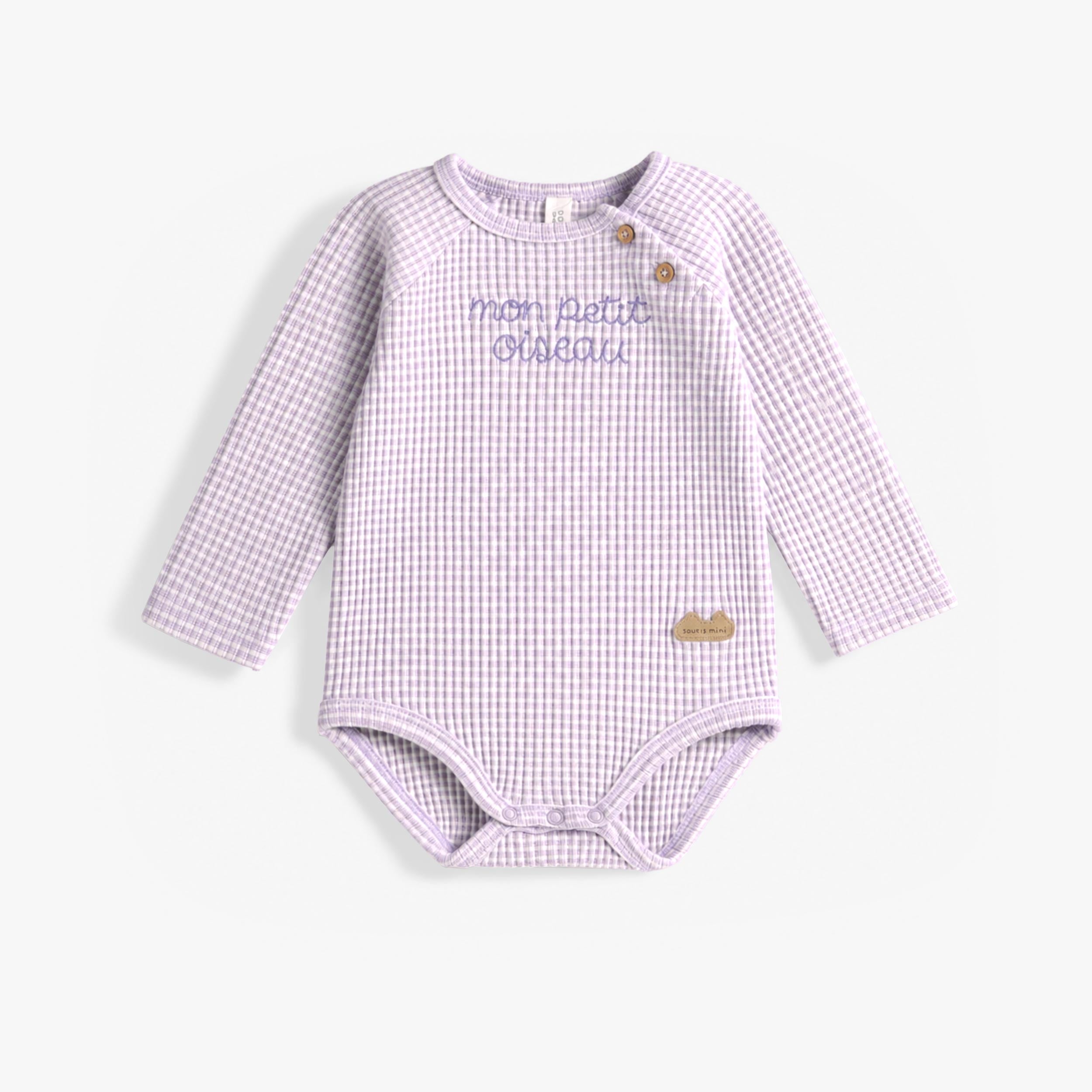 Cache-couche à rayures lilas, naissance