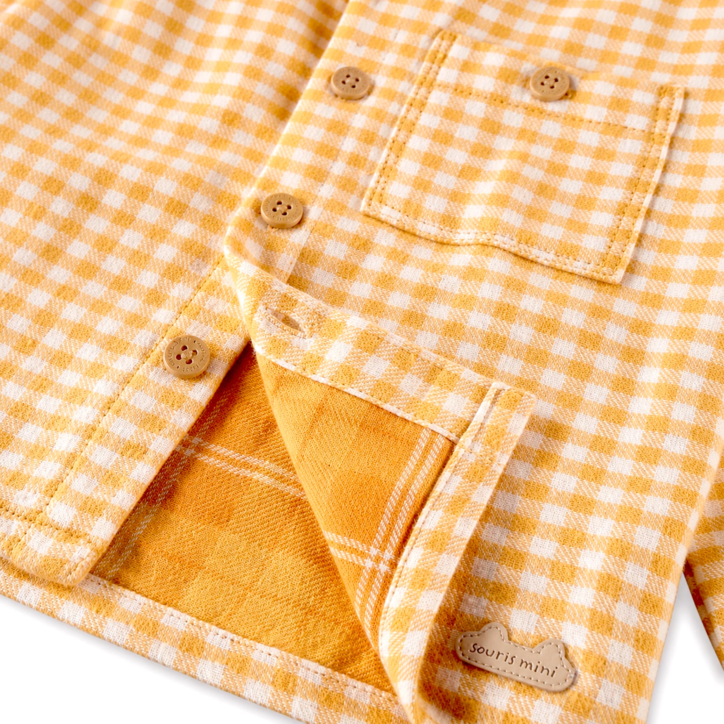 Chemise à carreaux jaune, naissance