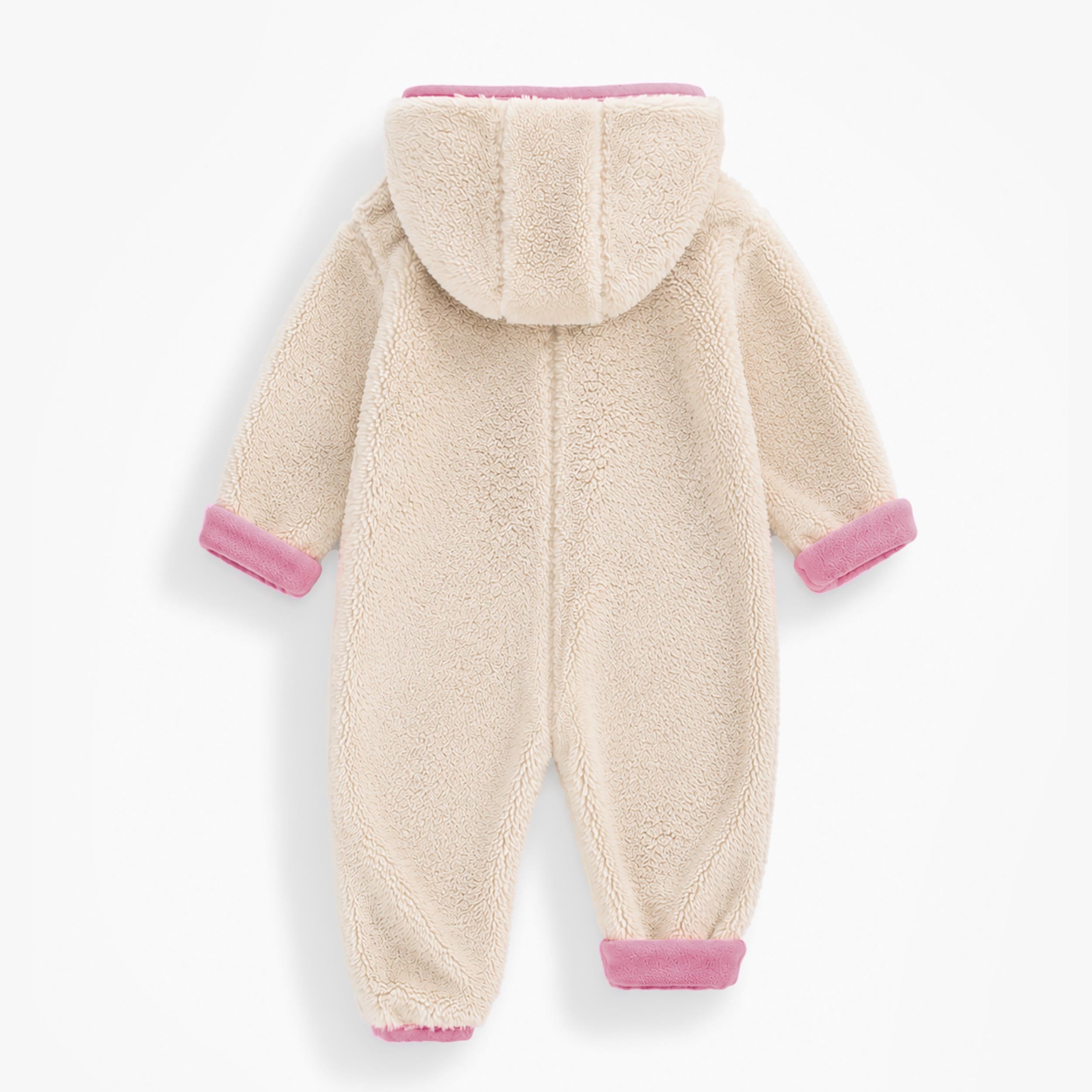 Une pièce crème en peluche, bébé