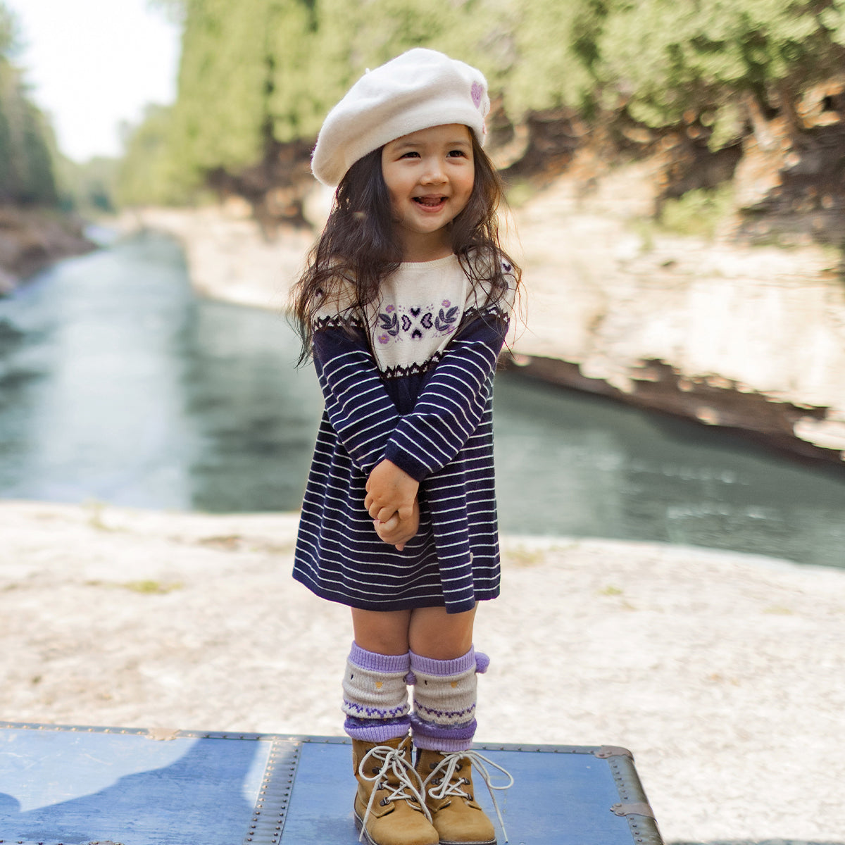 Robe crème et bleu marine en tricot  à rayures, bébé