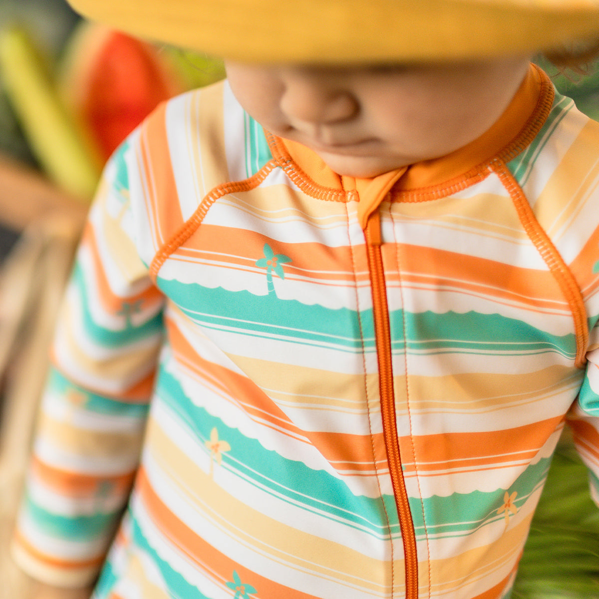 Maillot de bain une pièce à rayures colorées, bébé || One-piece swimsuit with colorful stripes, baby