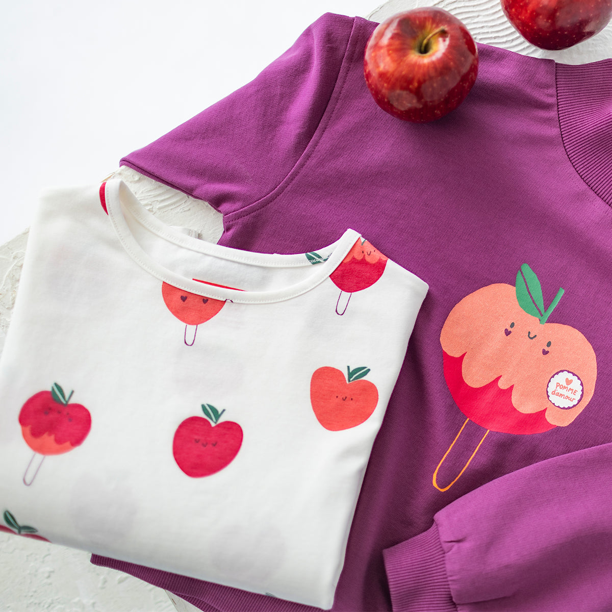 Cream t-Shirt with apple print, child