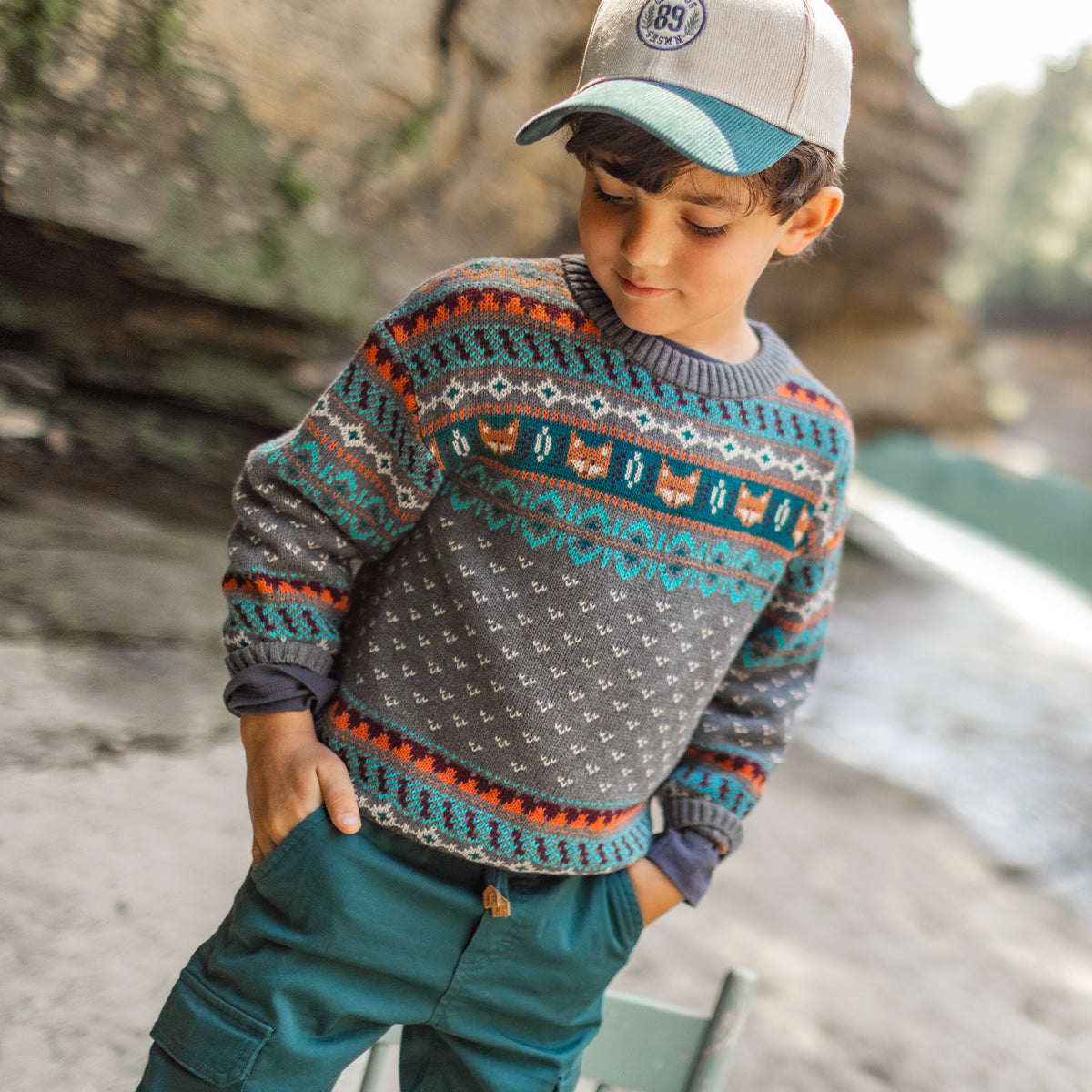 Chandail gris en tricot à motifs, enfant