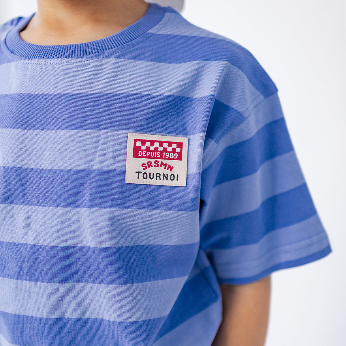 T-shirt bleu à rayures, enfant