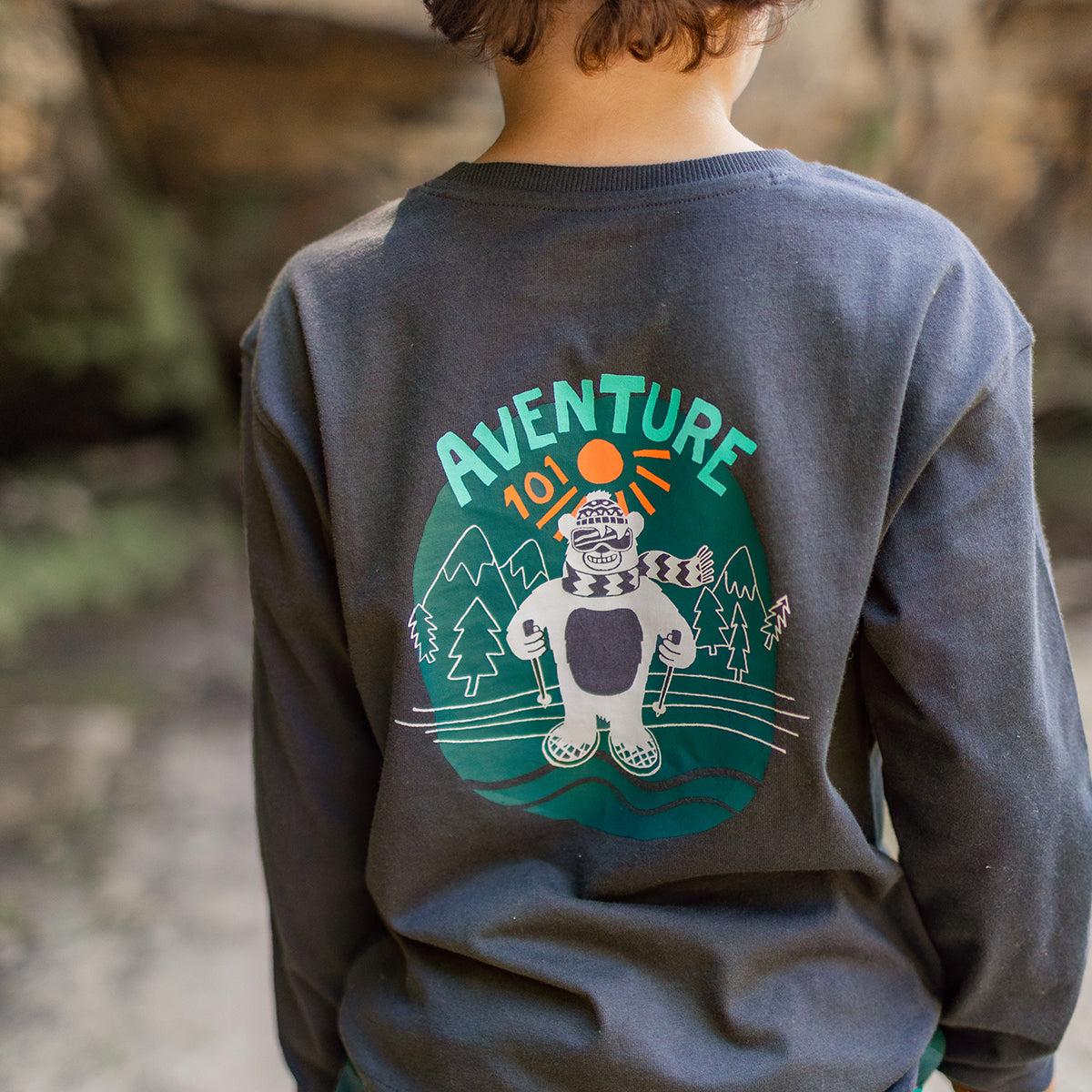 T-shirt gris à manches longues à  illustration, enfant