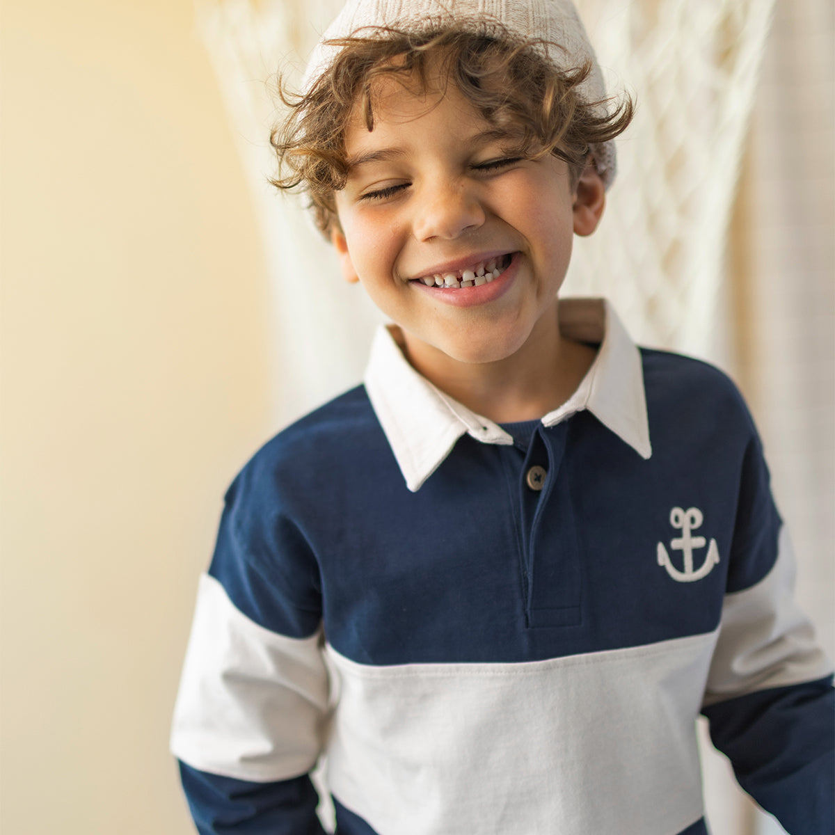 T-shirt bleu foncé et crème, enfant