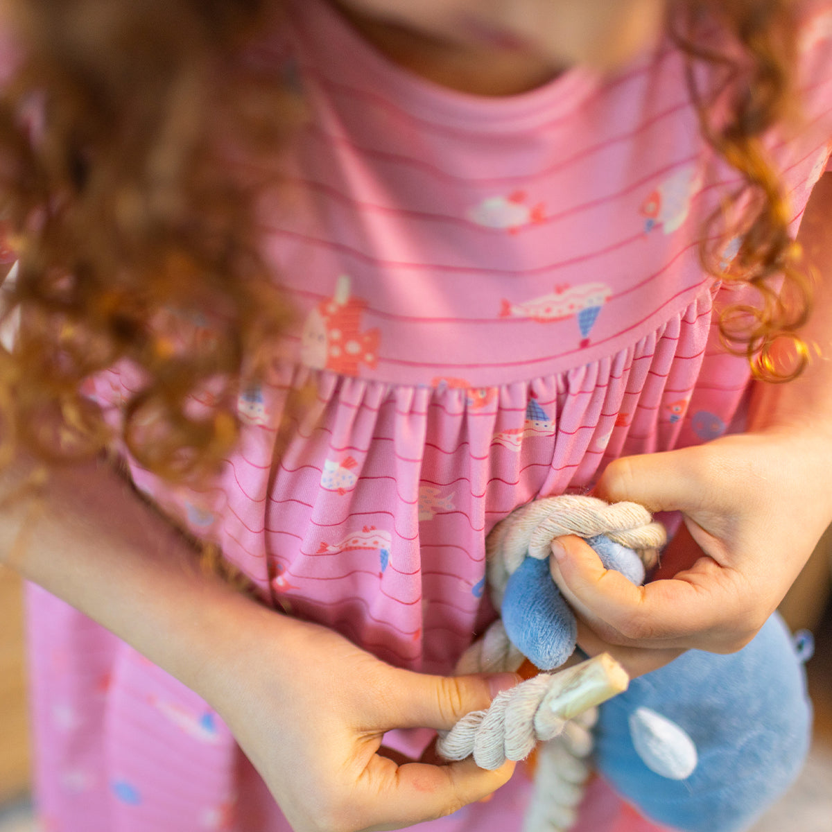 Robe de nuit rose à rayures et motifs de poissons, enfant