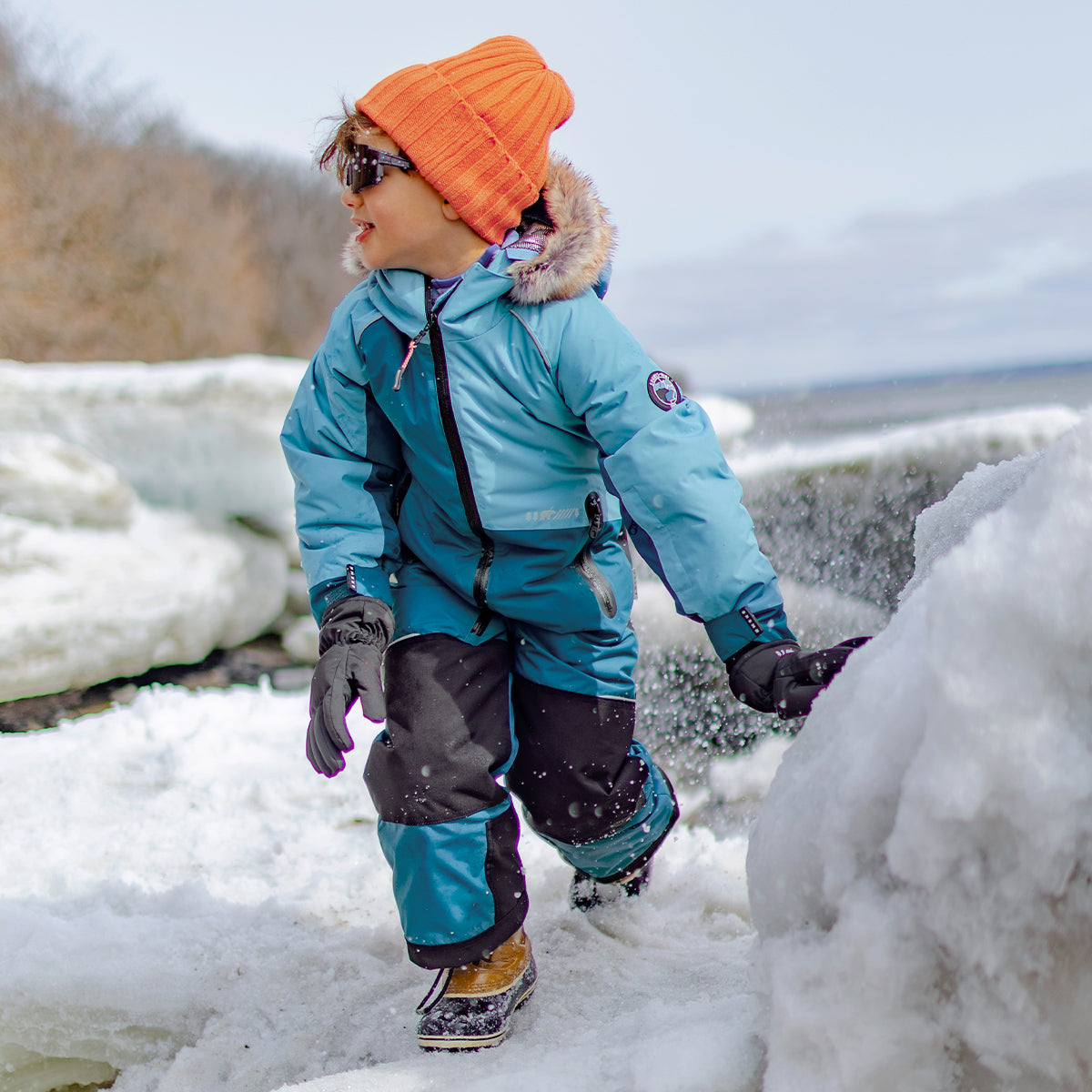 Habit de neige une pièce bleu, enfant